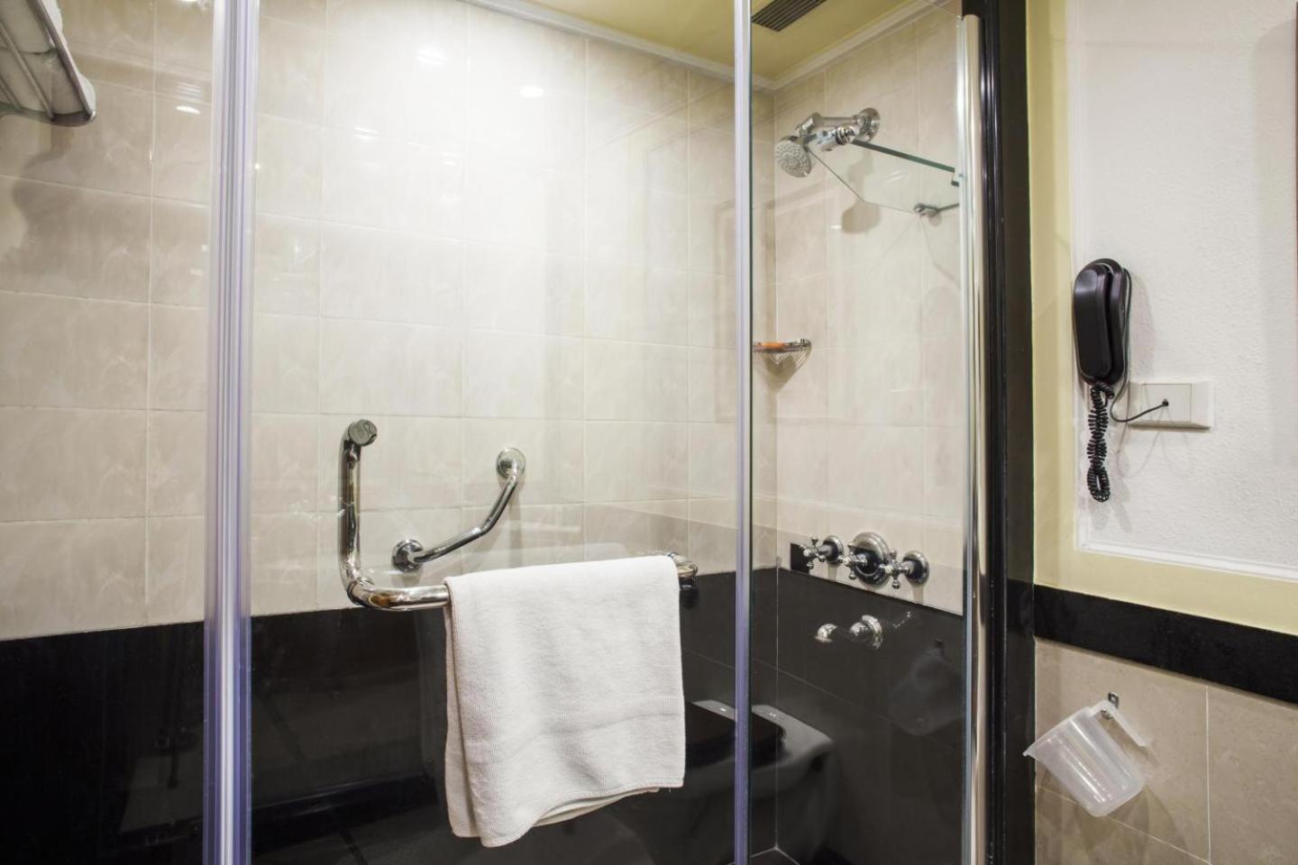 Executive Room - Photo 6