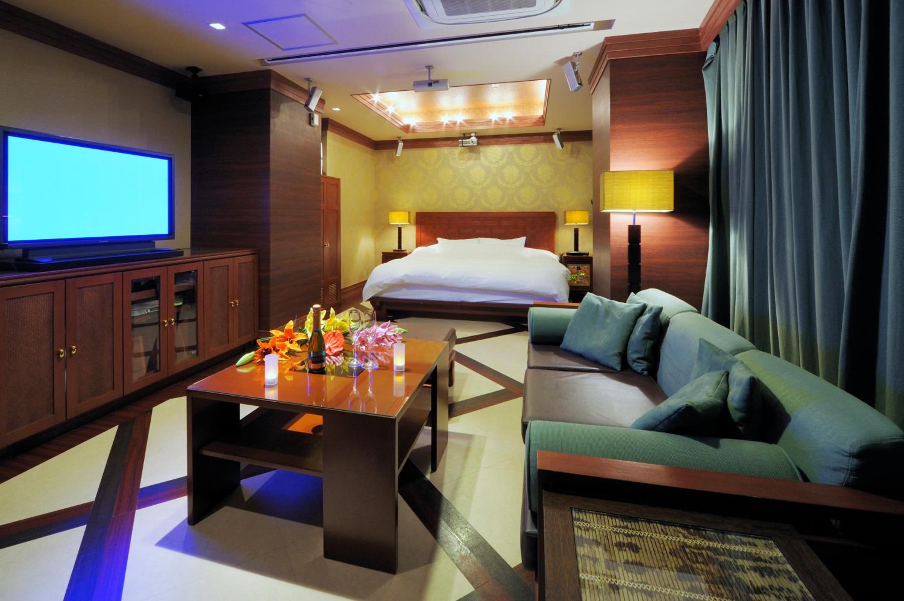 Double Room - Smoking - Photo 3