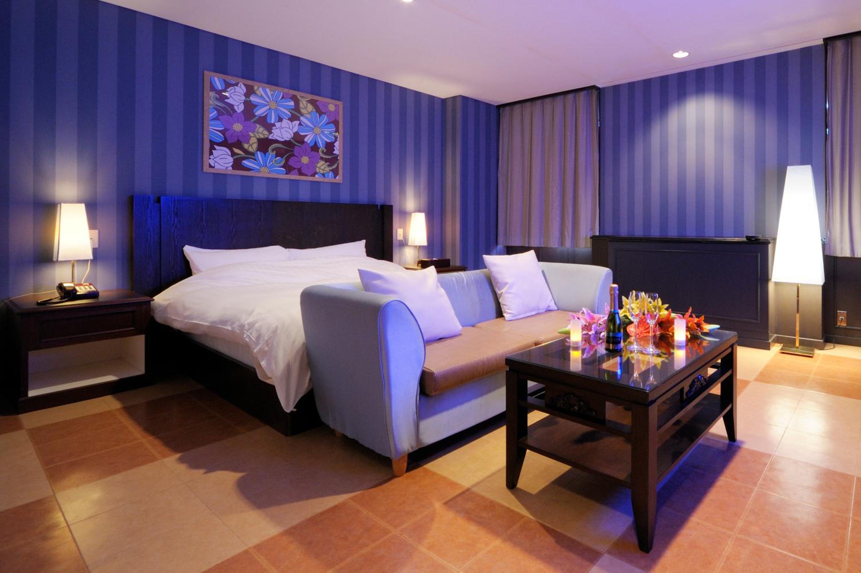 Double Room - Non-Smoking  - Photo 2