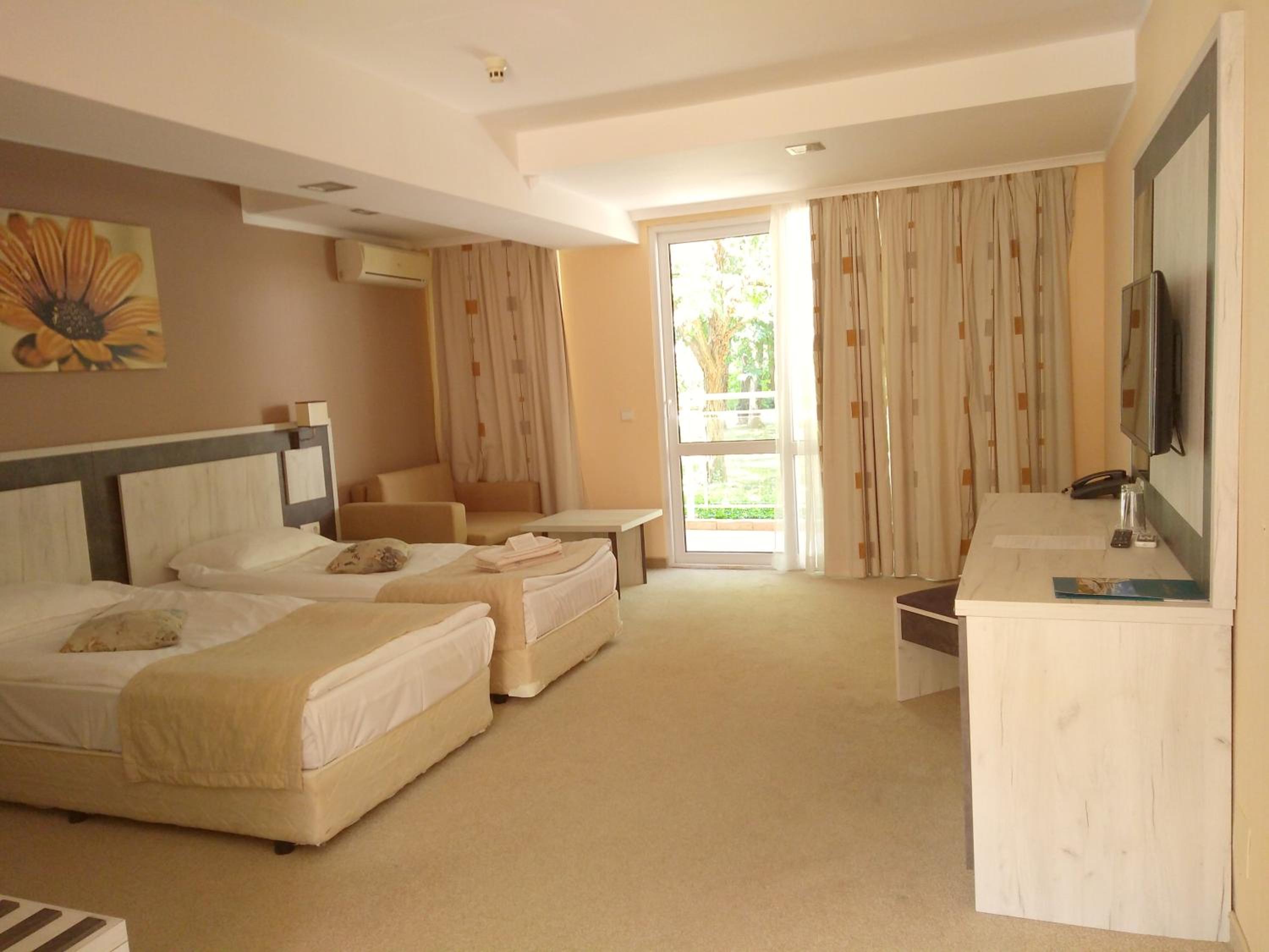Twin Room with Pool View