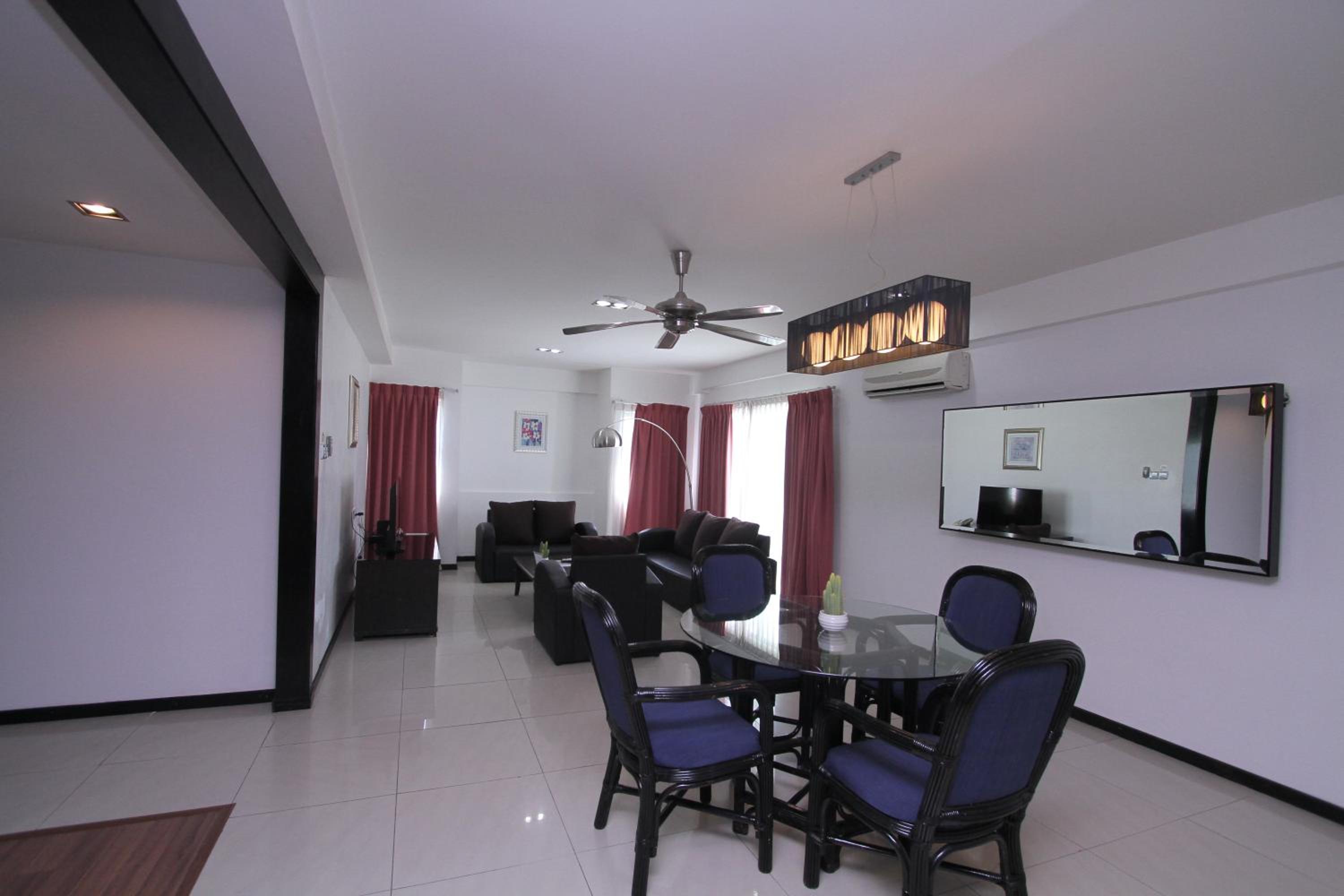Three-Bedroom Apartment - Photo 14