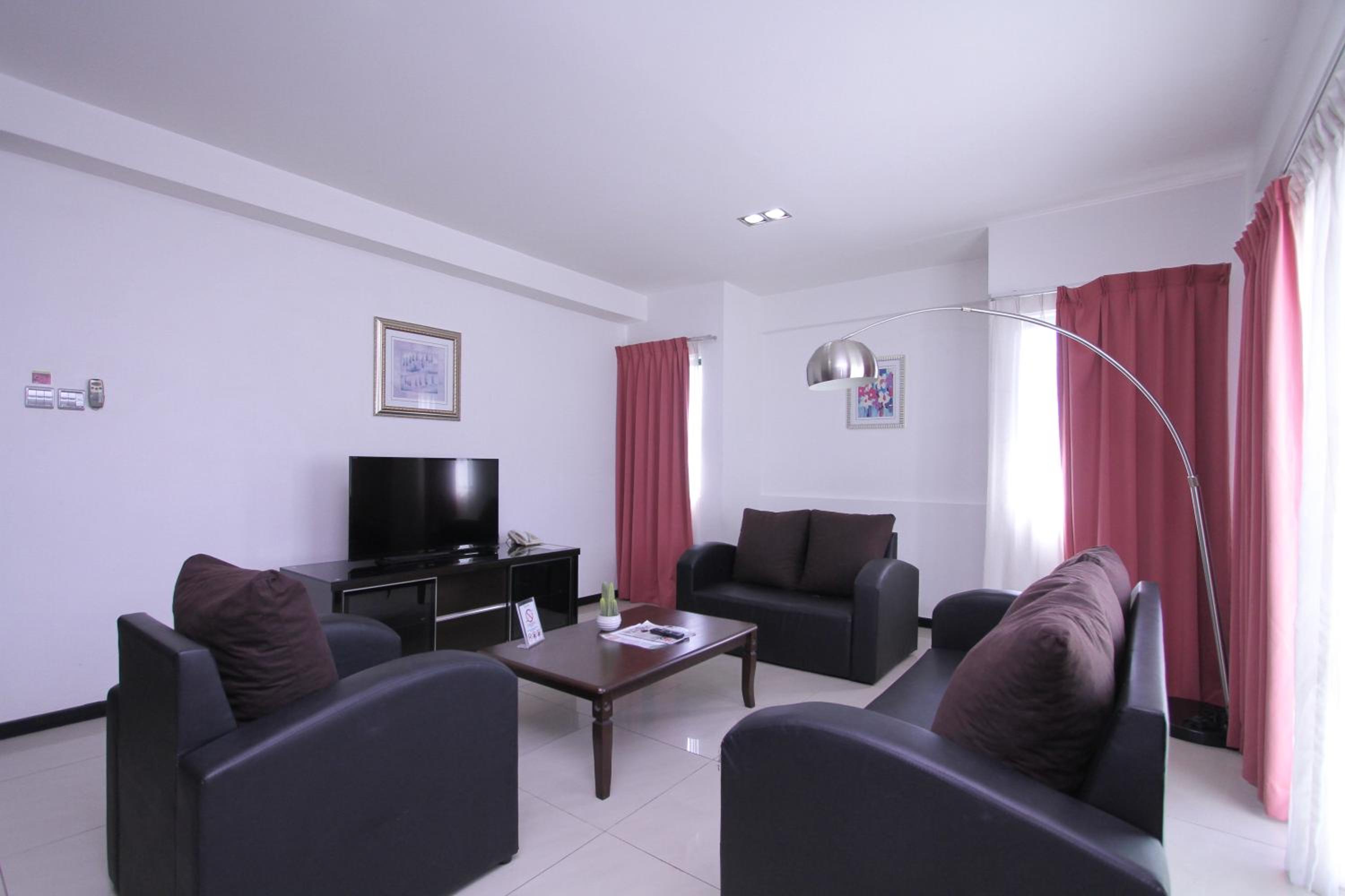 Three-Bedroom Apartment - Photo 10