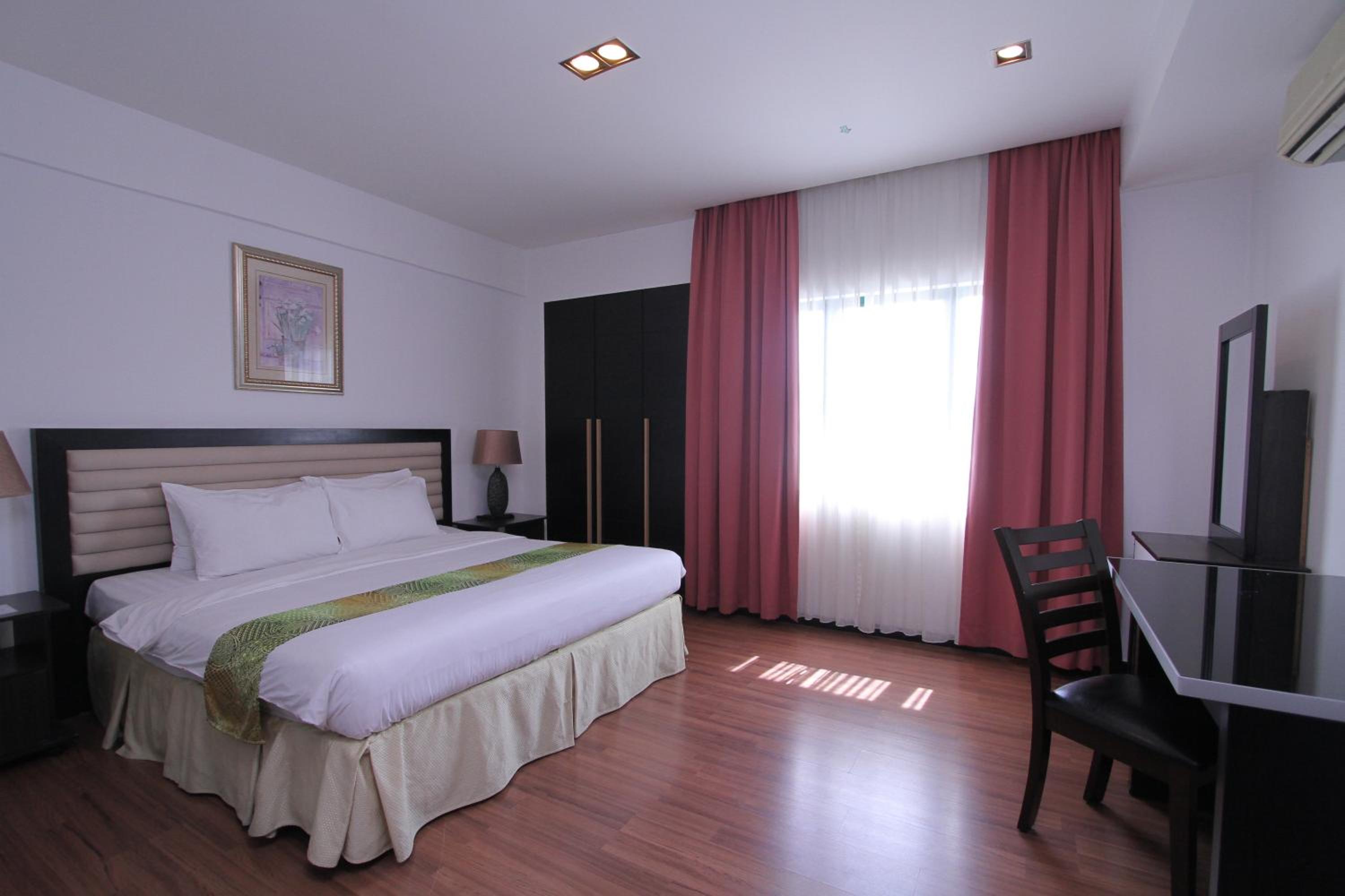 Three-Bedroom Apartment - Photo 16