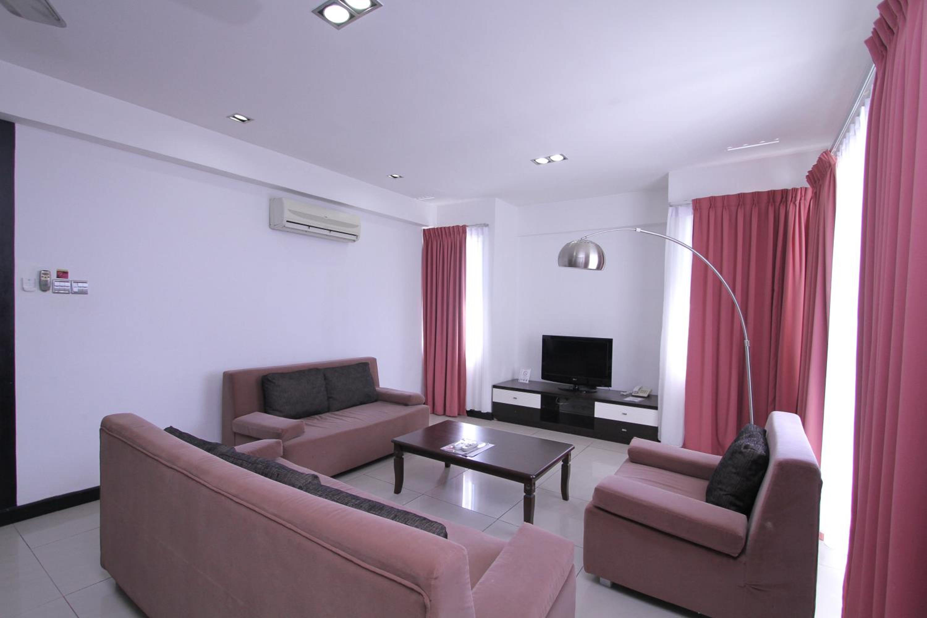 Three-Bedroom Apartment - Photo 6