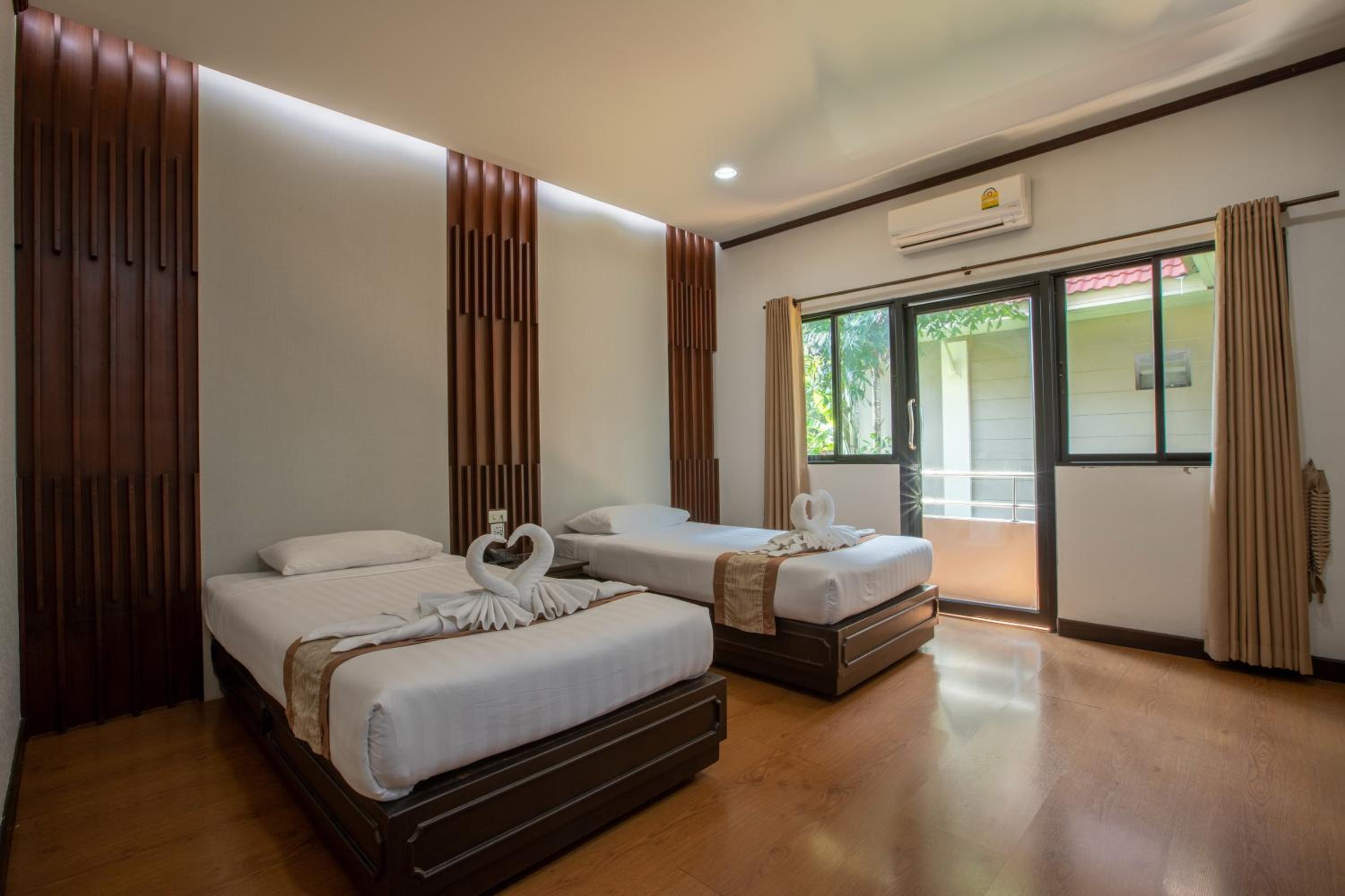 Deluxe Double or Twin Room photo 2