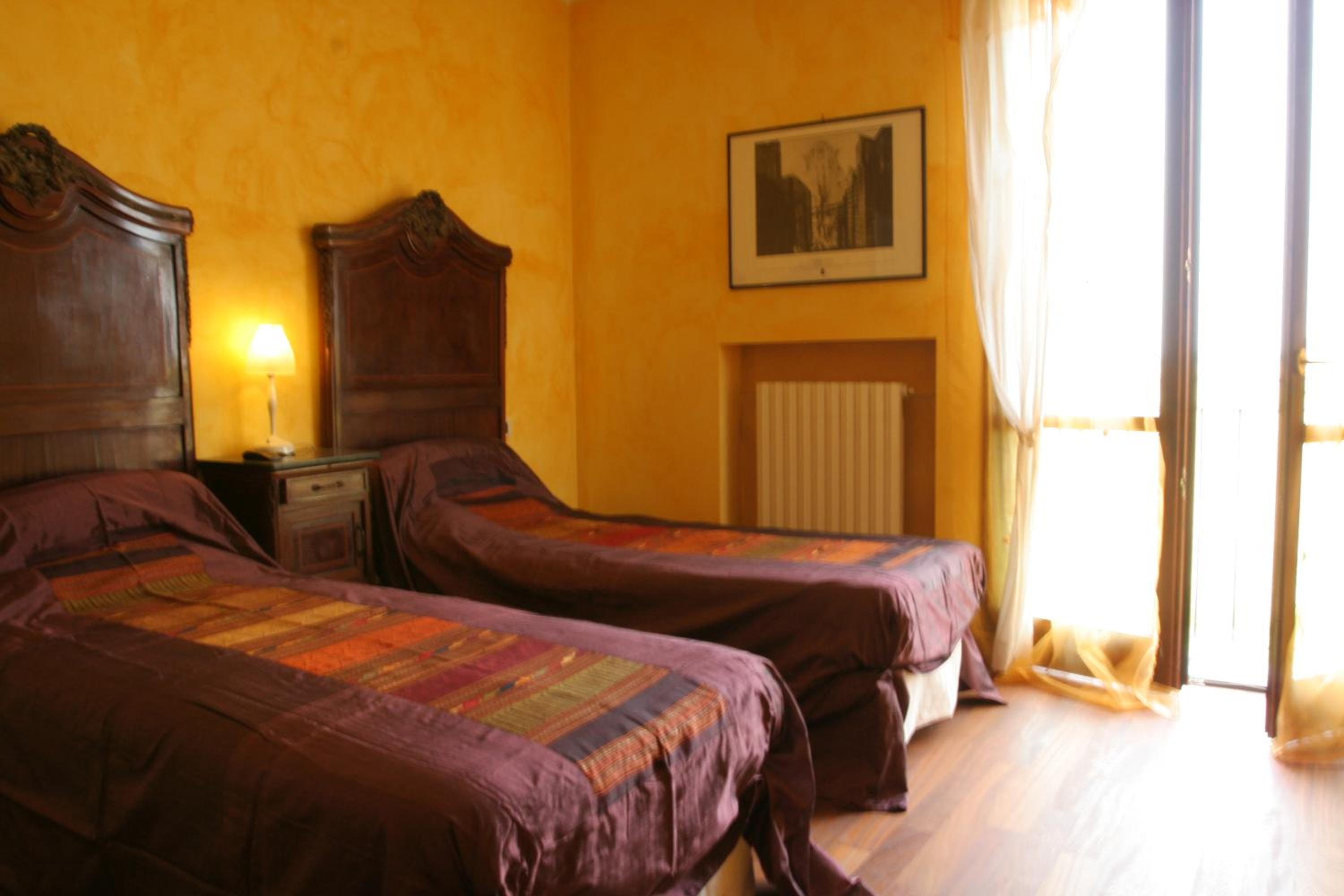 Double or Twin Room with Pool View - Photo 3