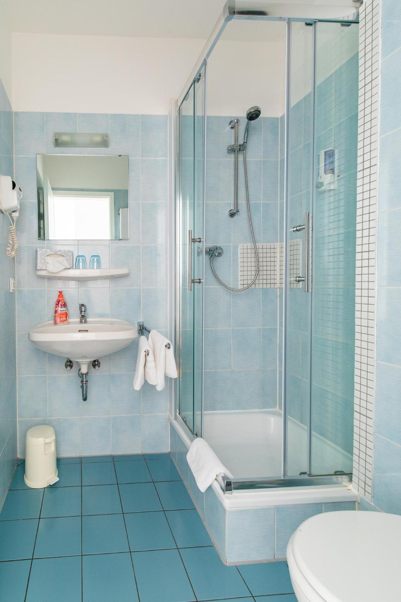 Double or Twin Room with Private Bathroom photo 2