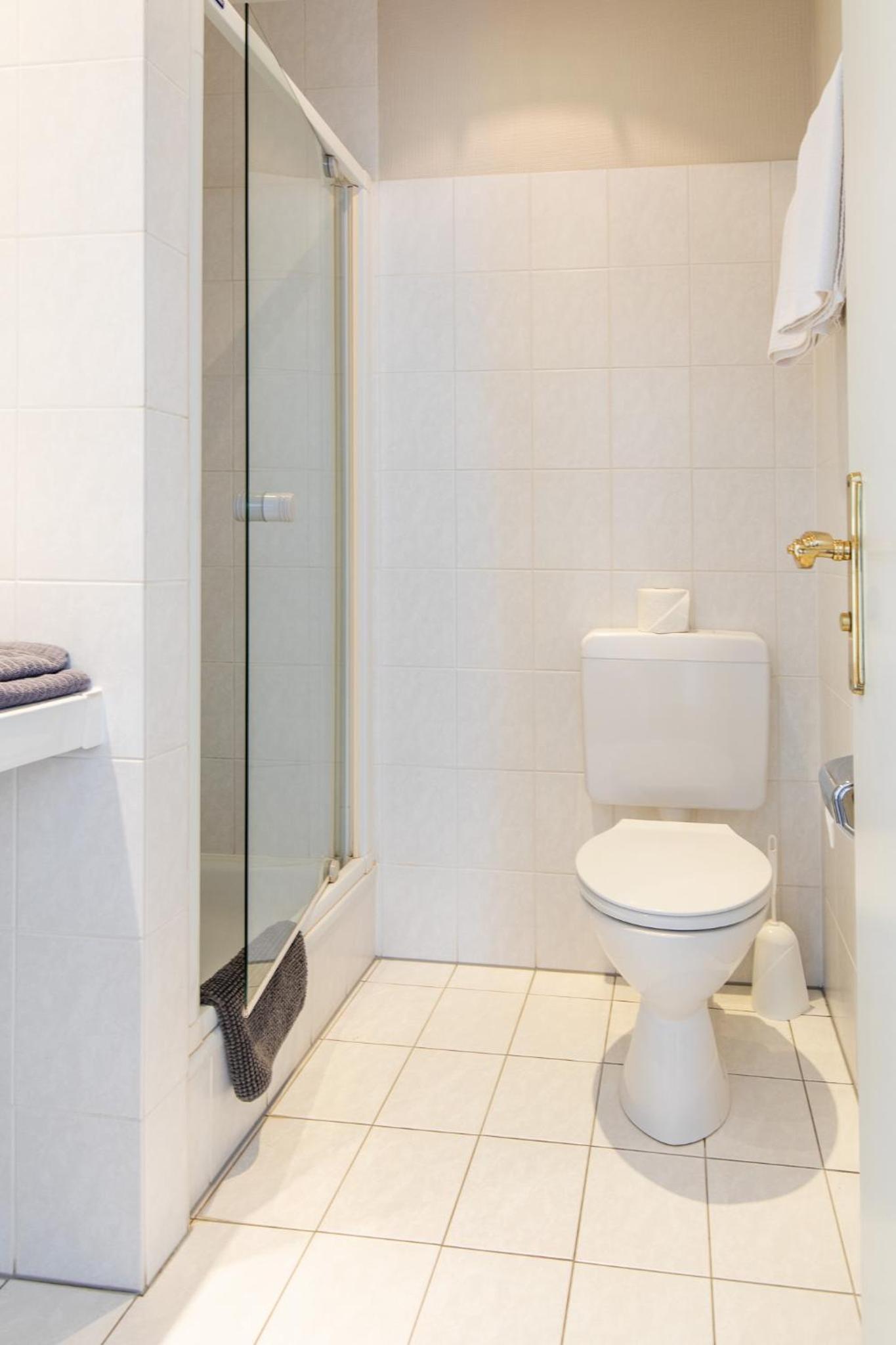 Family Room with Private Bathroom photo 2