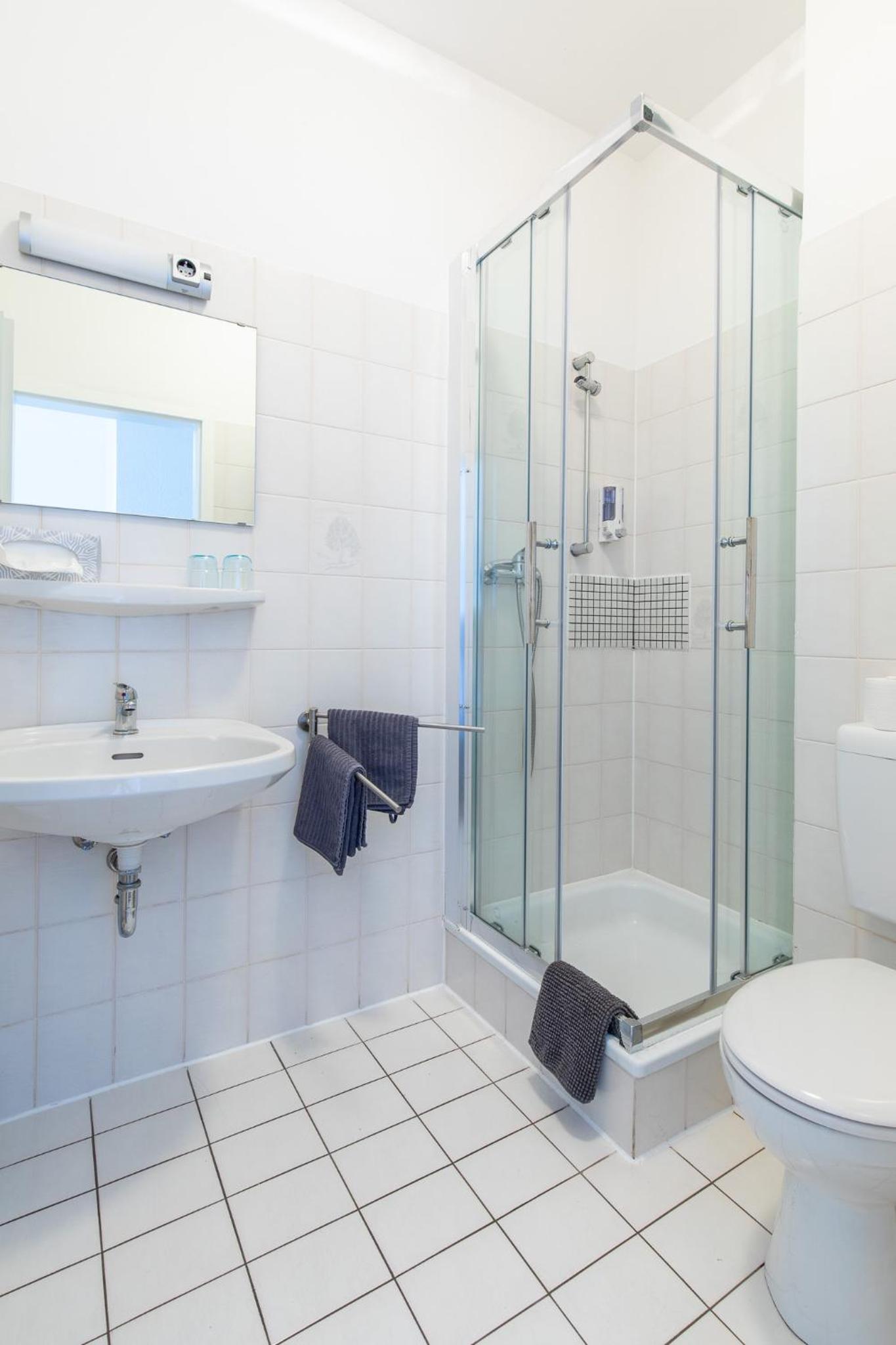 Double or Twin Room with Private Bathroom photo 3