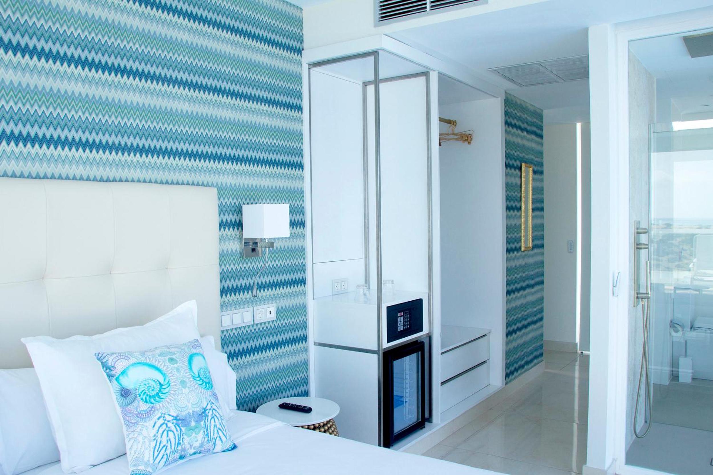 Deluxe Suite with Sea View photo 2