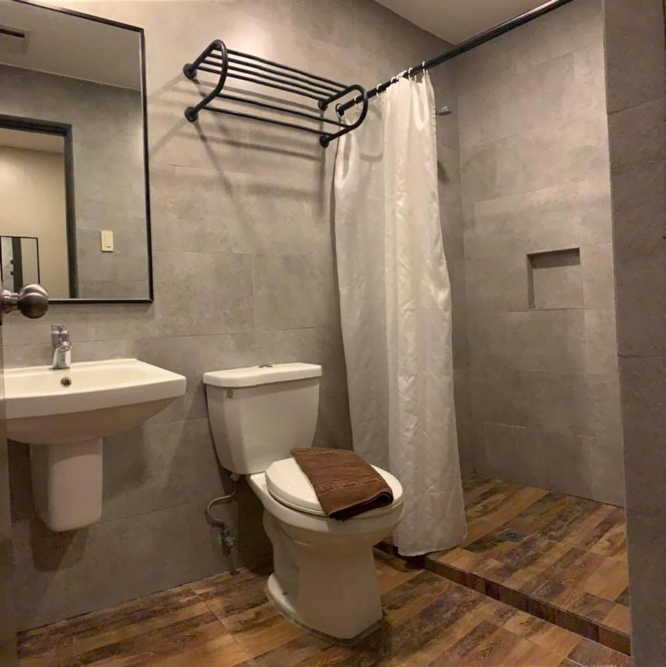 Standard Double or Twin Room - Photo 9