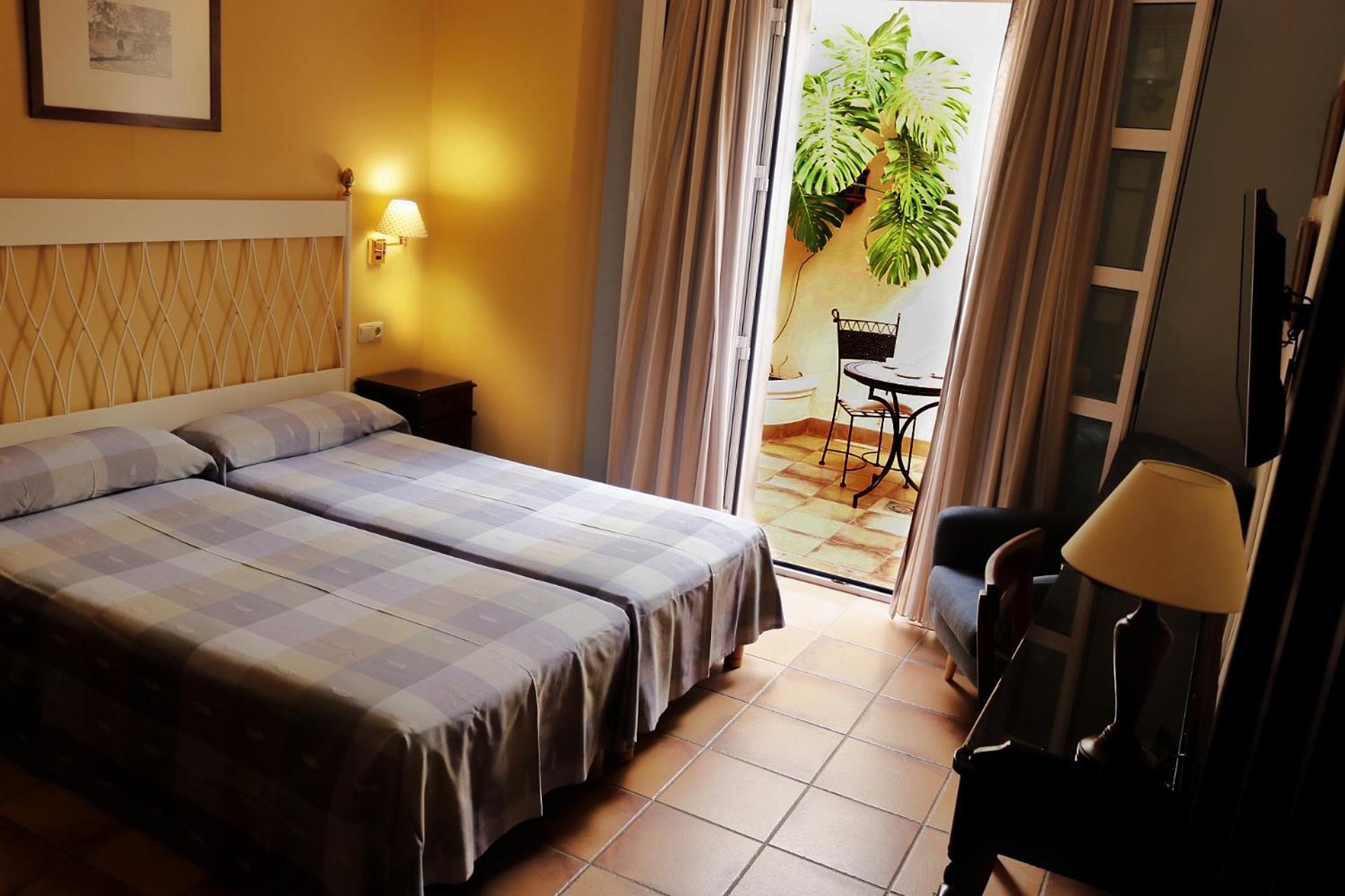Double or Twin Room - Photo 11