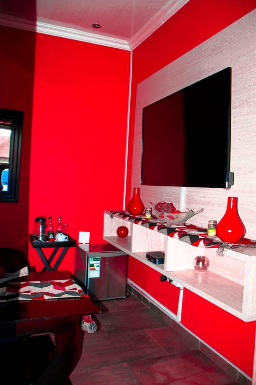 Executive Suite - Photo 14