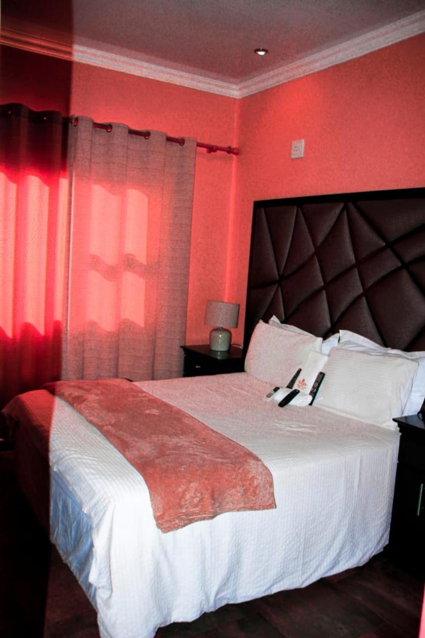Executive Suite - Photo 25