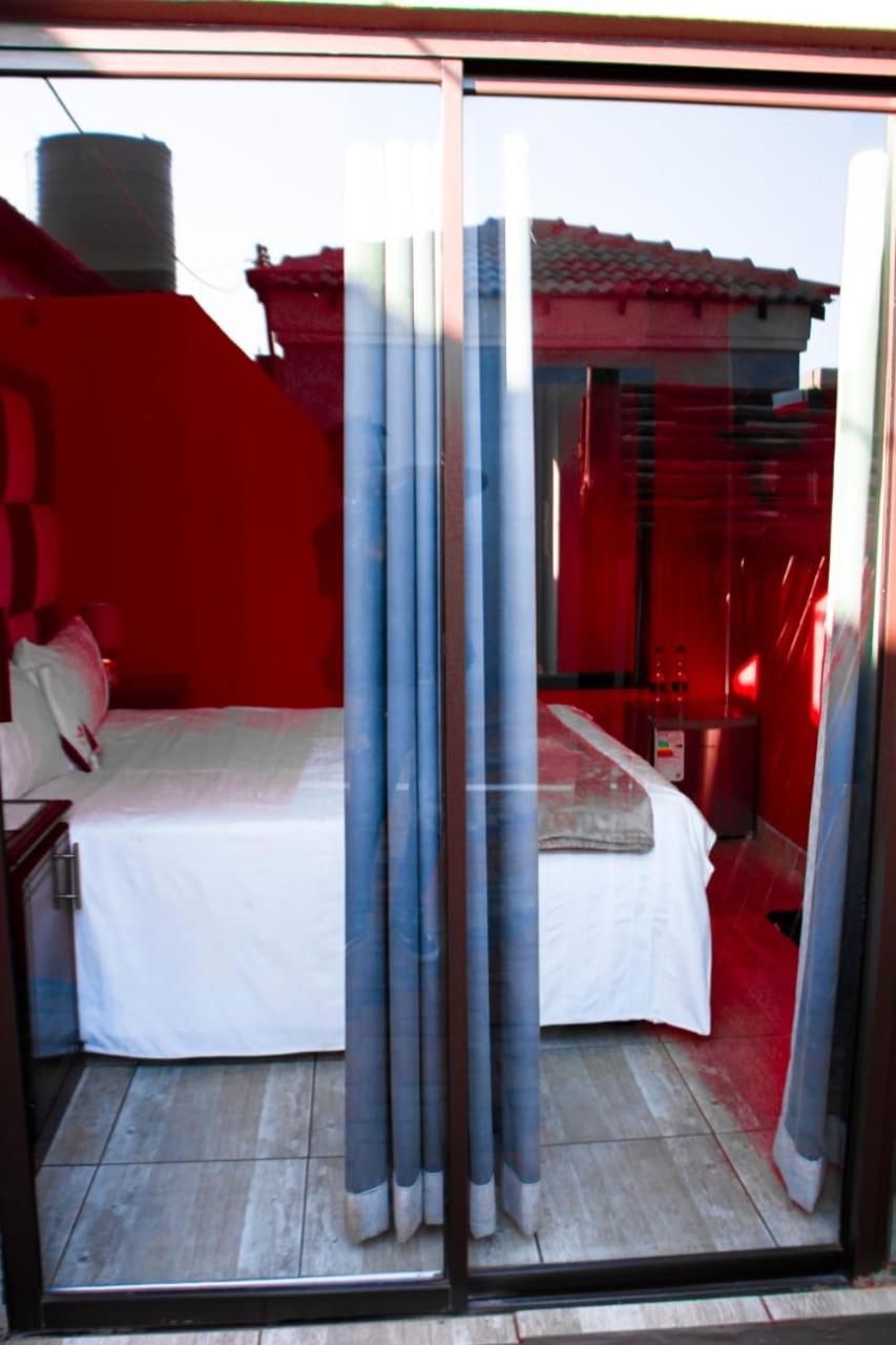 Deluxe Suite - Photo 3