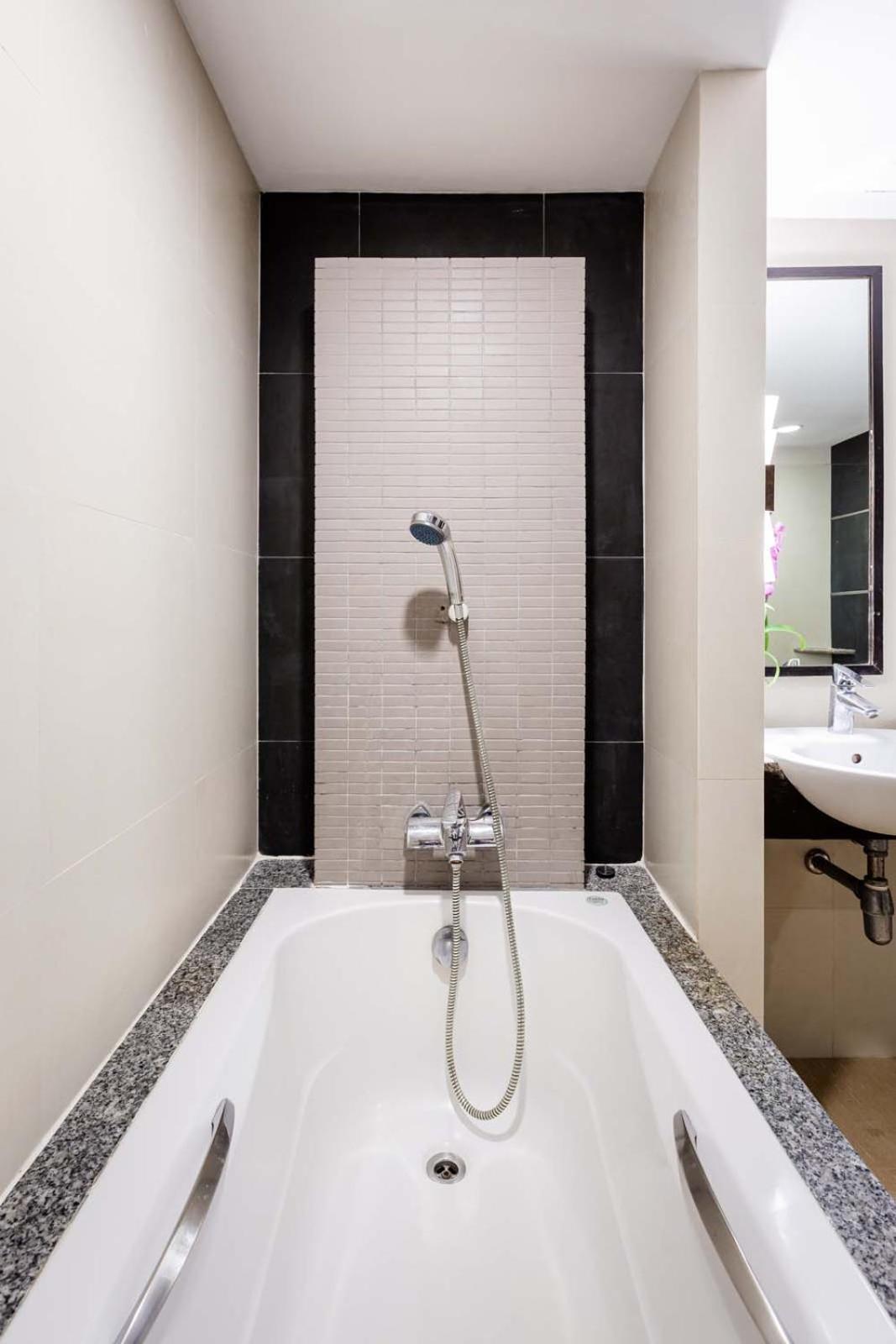 Superior Double Room with Balcony - Photo 4