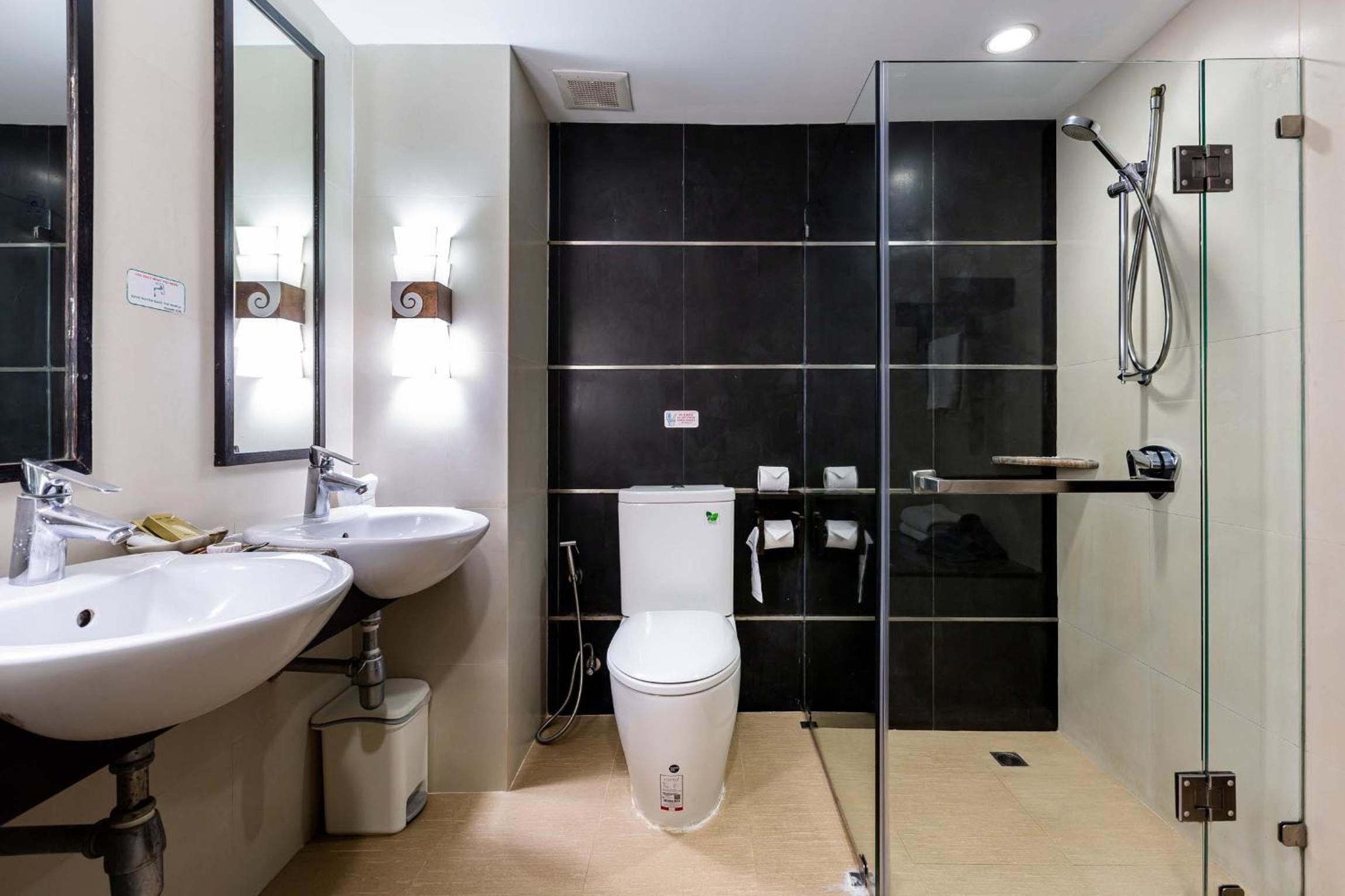 Superior Double Room with Balcony - Photo 6