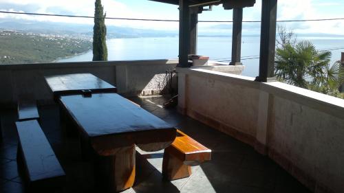 One-Bedroom Apartment with Terrace and Sea View photo 1