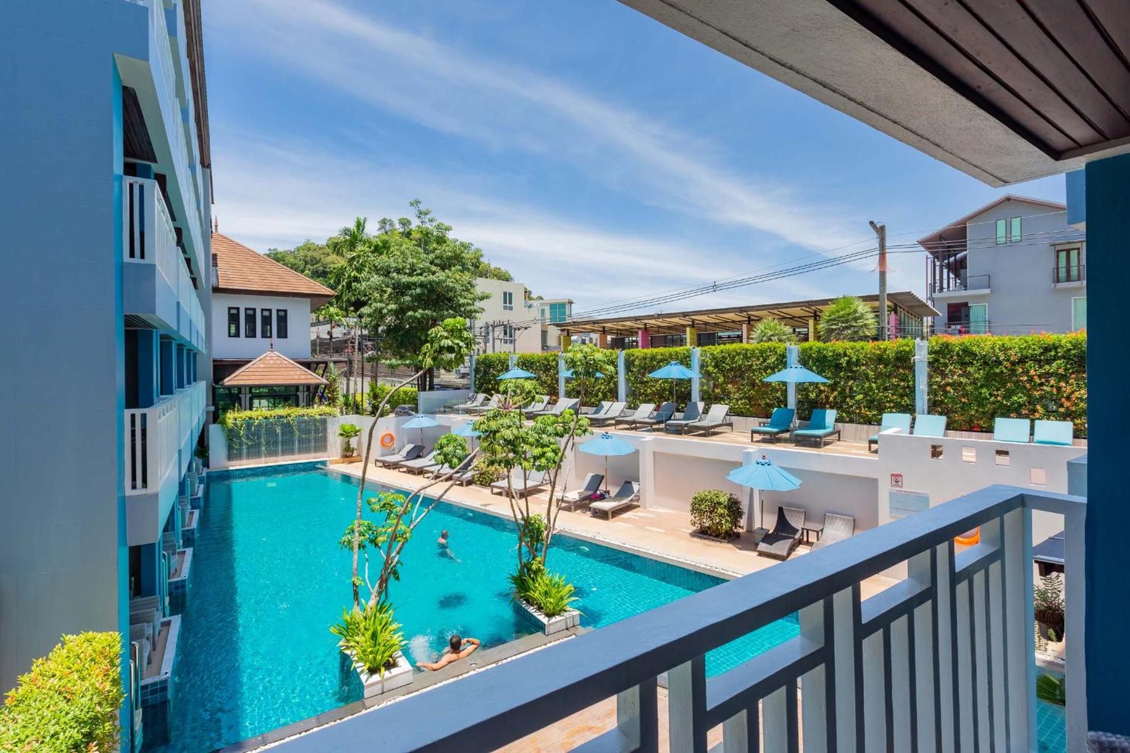 Deluxe Double Room with Balcony - Photo 8