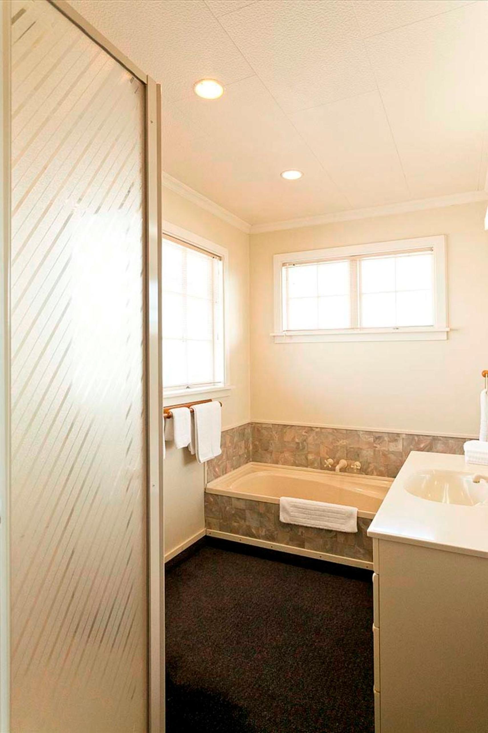 Three-Bedroom Apartment photo 2