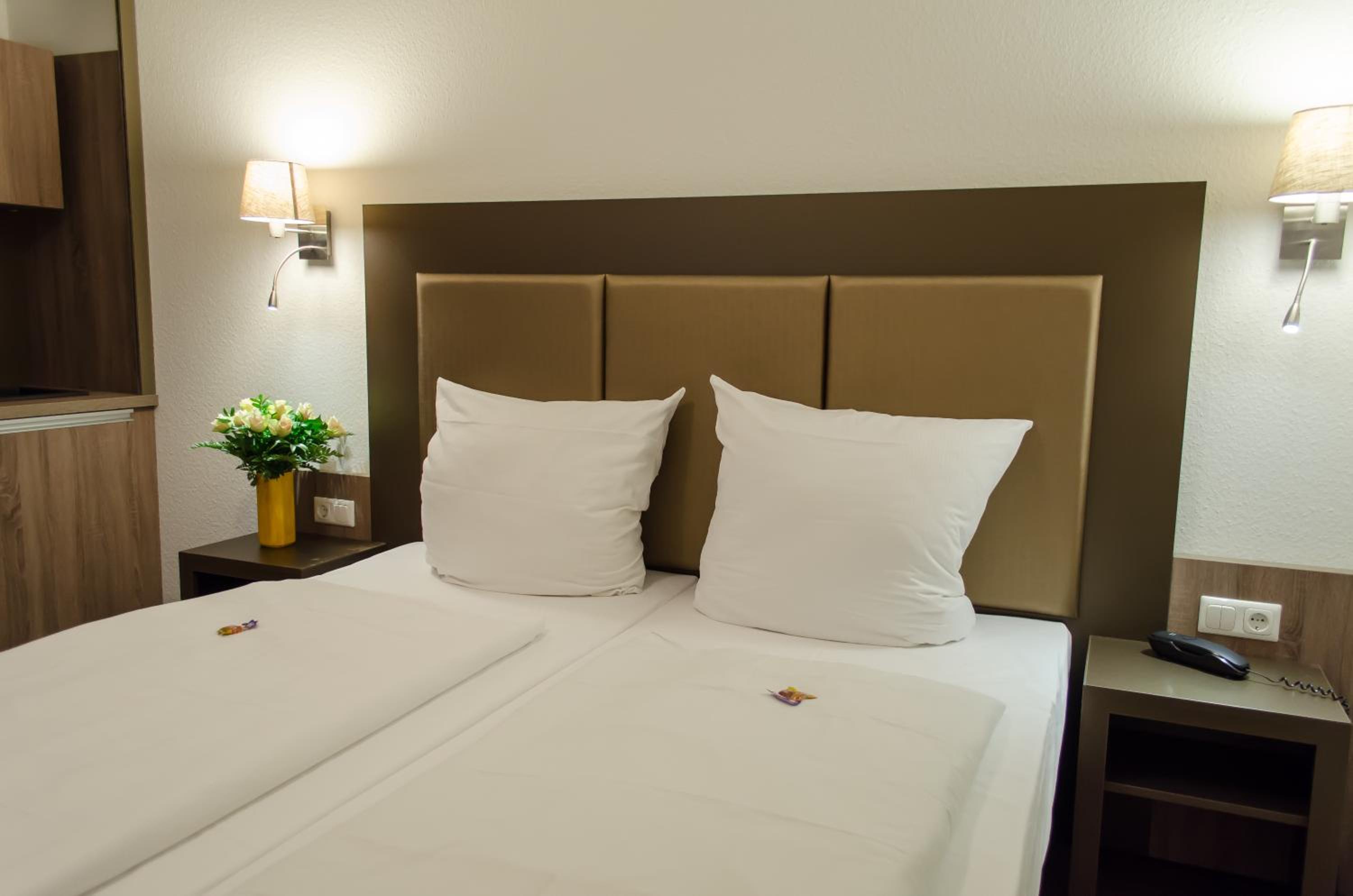Basic Double or Twin Room - Photo 1