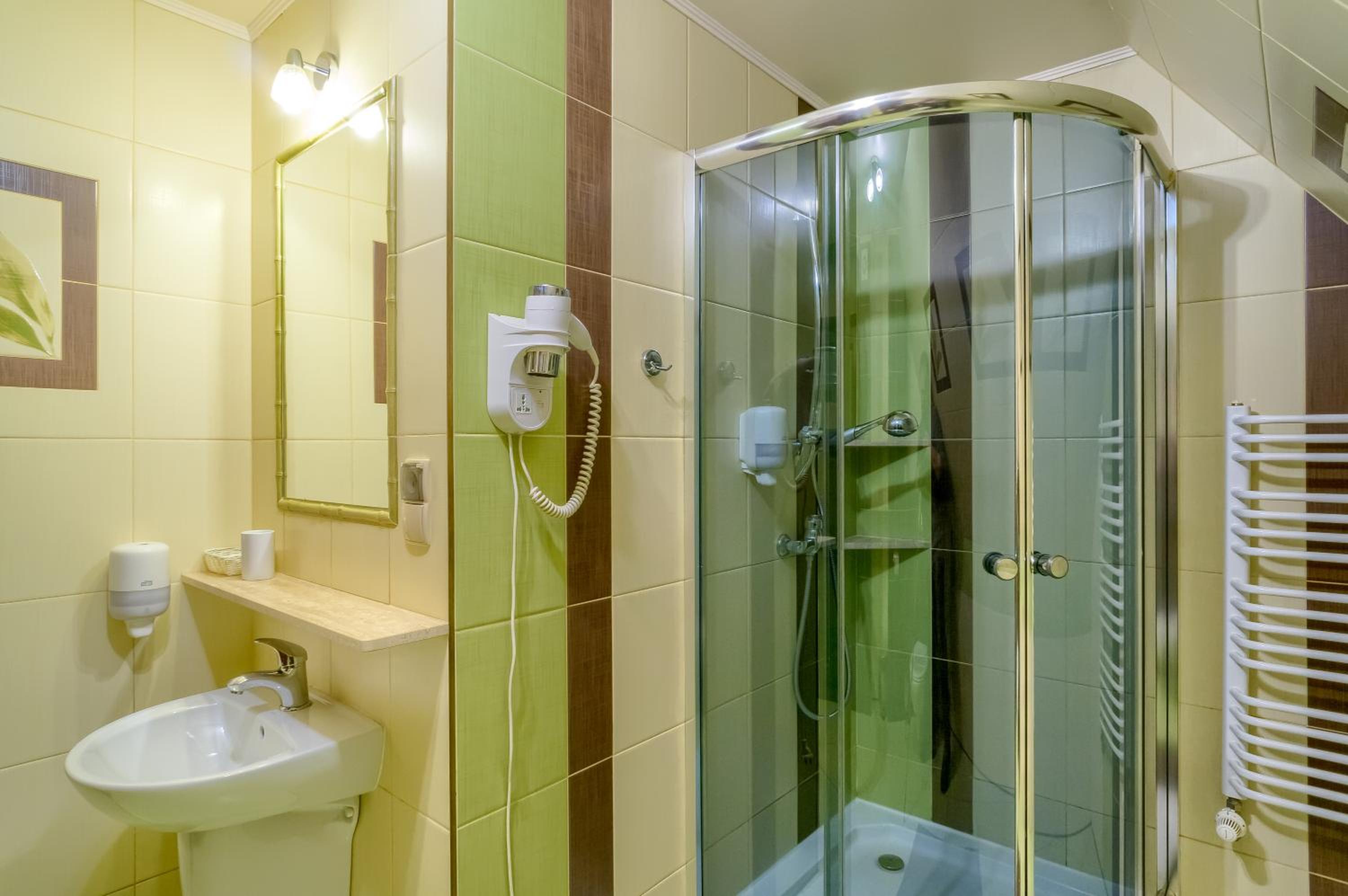 Double or Twin Room - Photo 13