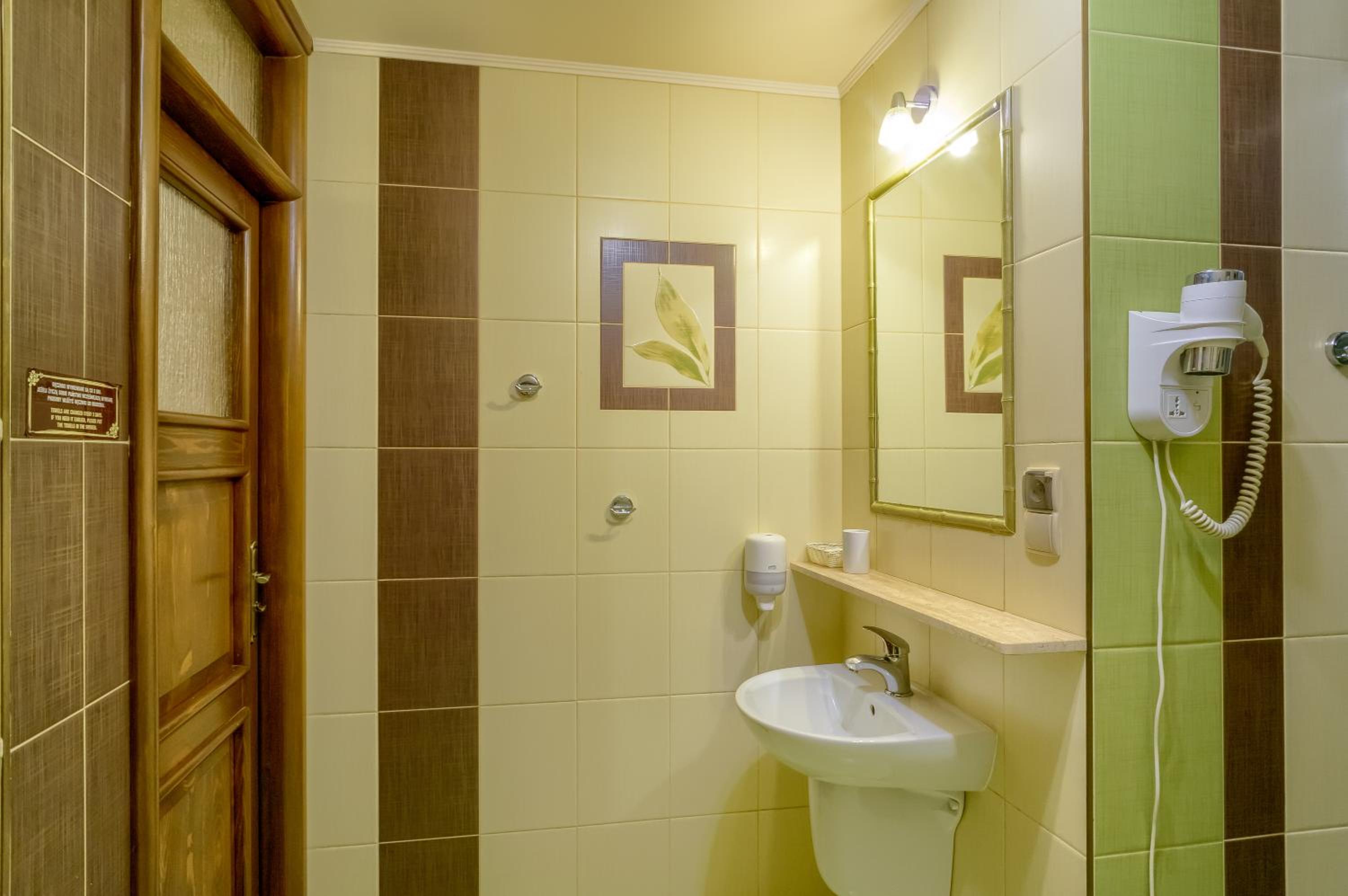 Double or Twin Room - Photo 14