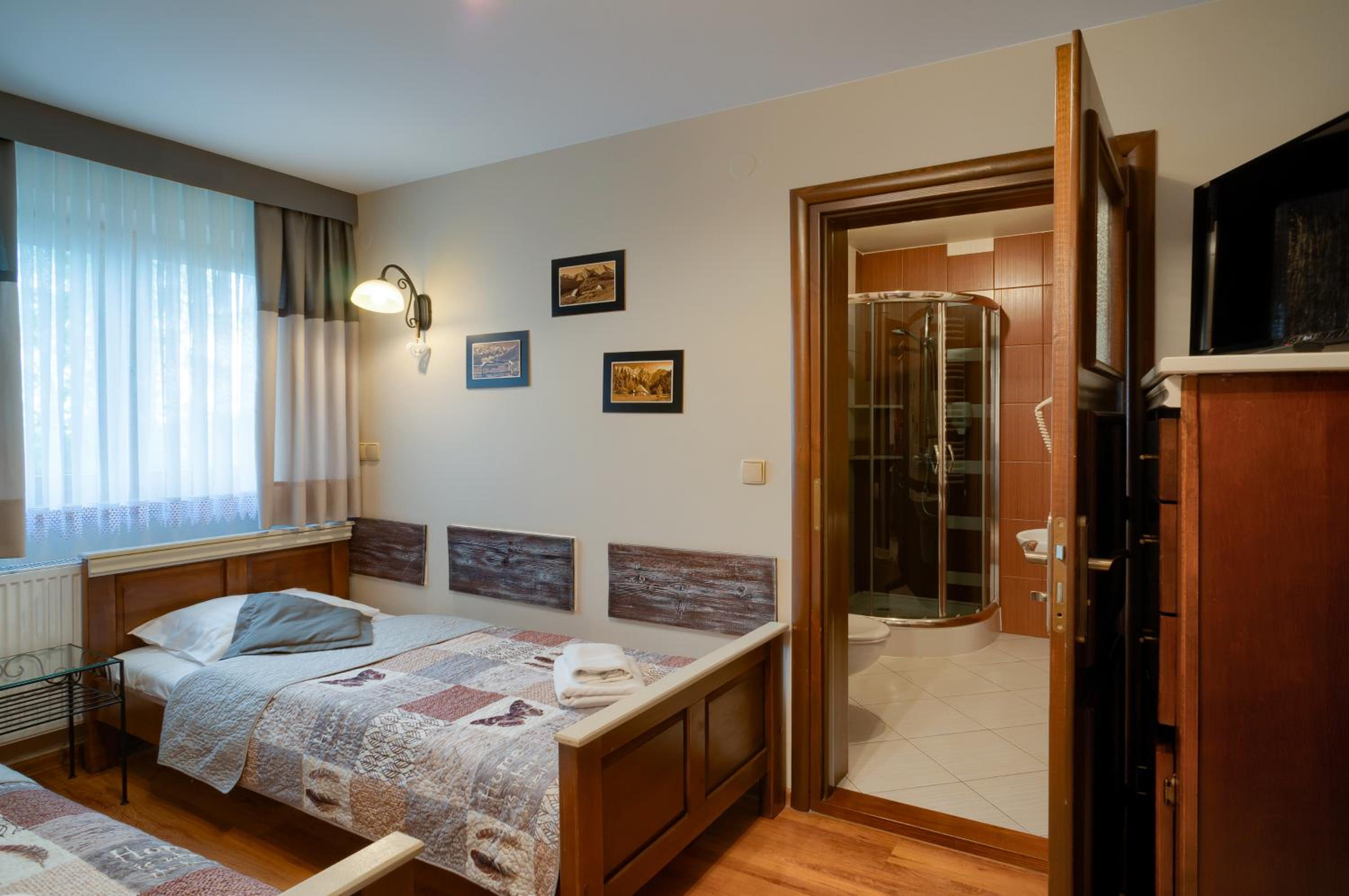 Double or Twin Room - Photo 2