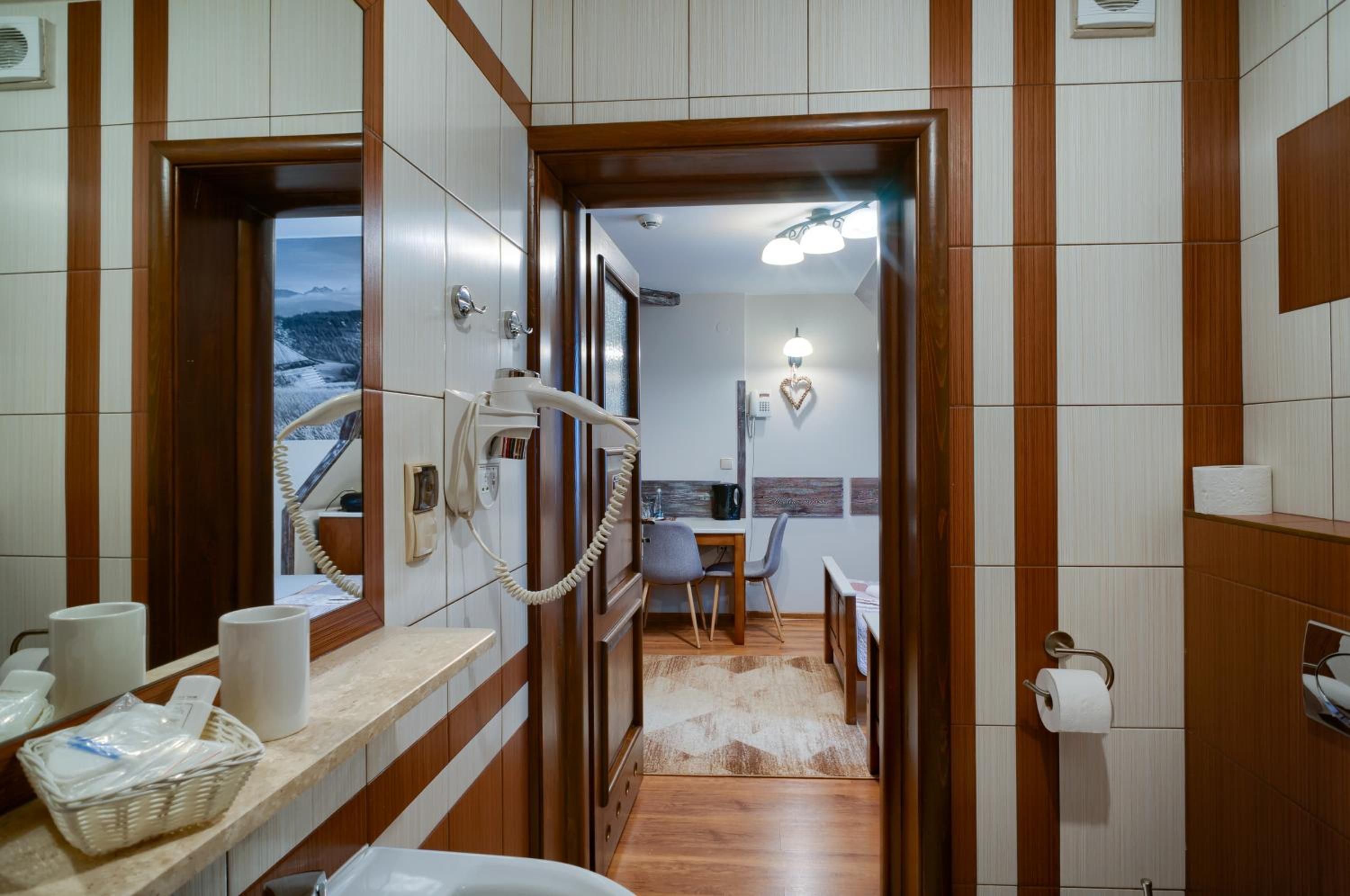 Double or Twin Room - Photo 3