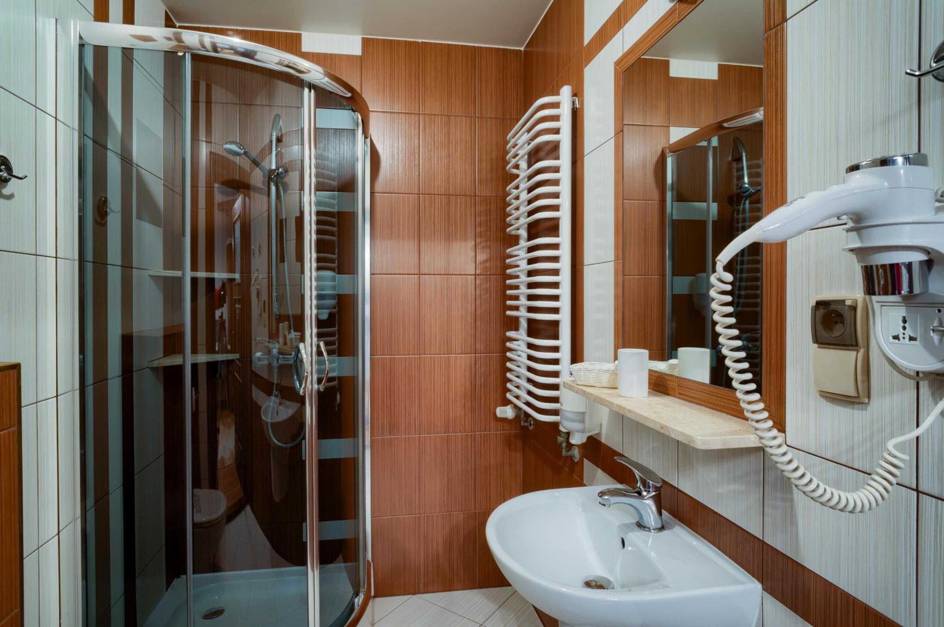 Double or Twin Room - Photo 4