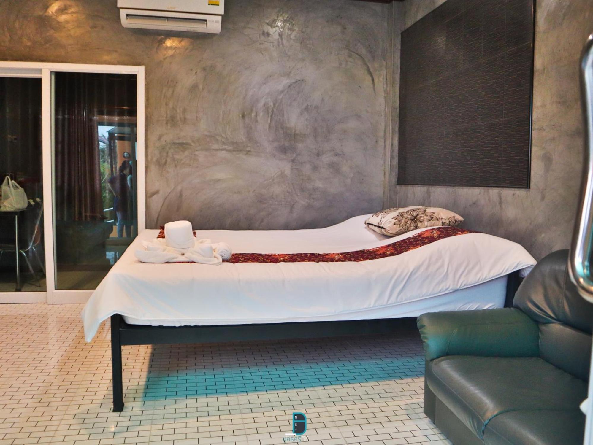 Deluxe Double Room With Balcony - Photo 10