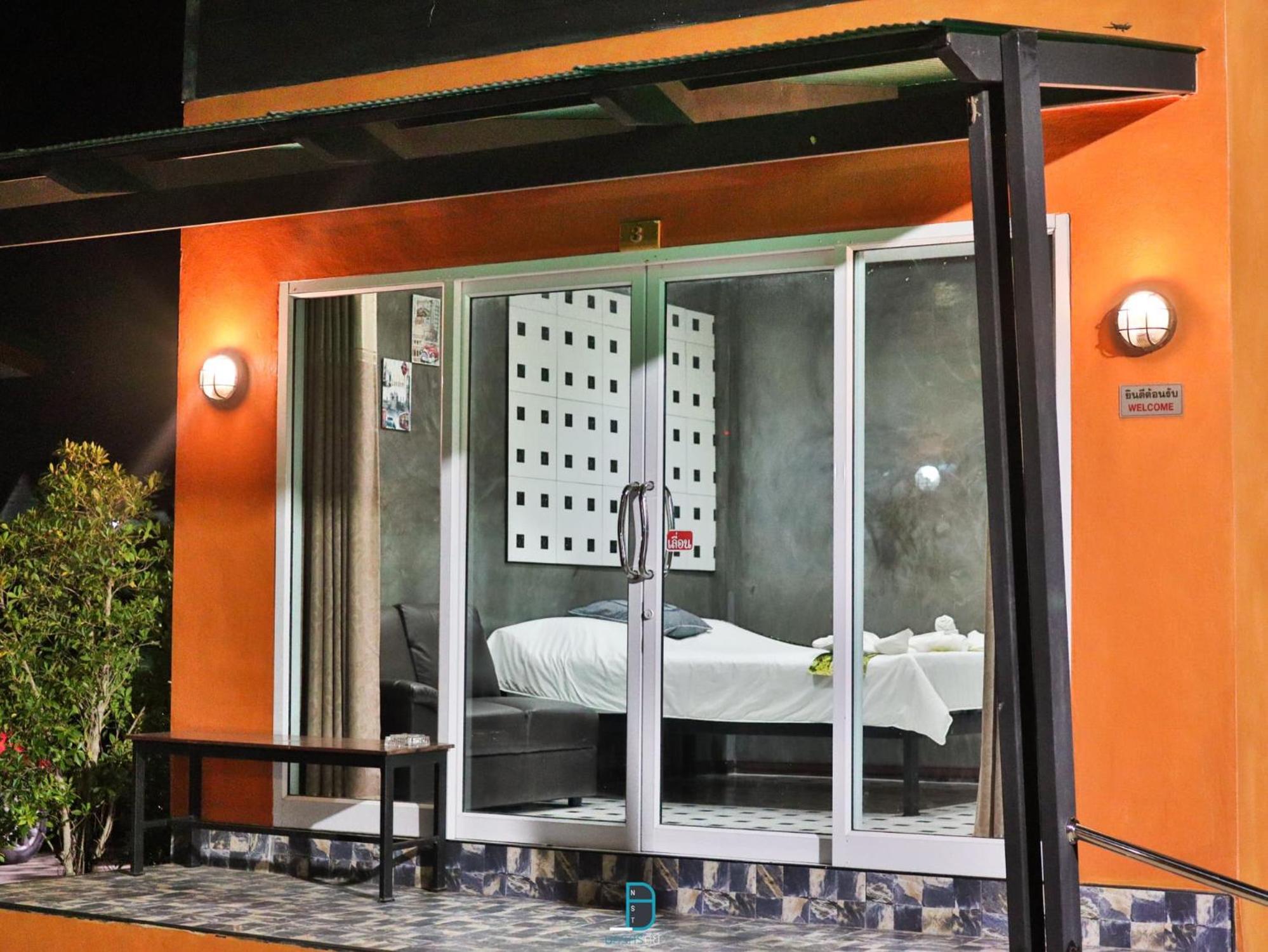 Deluxe Double Room With Balcony - Photo 11