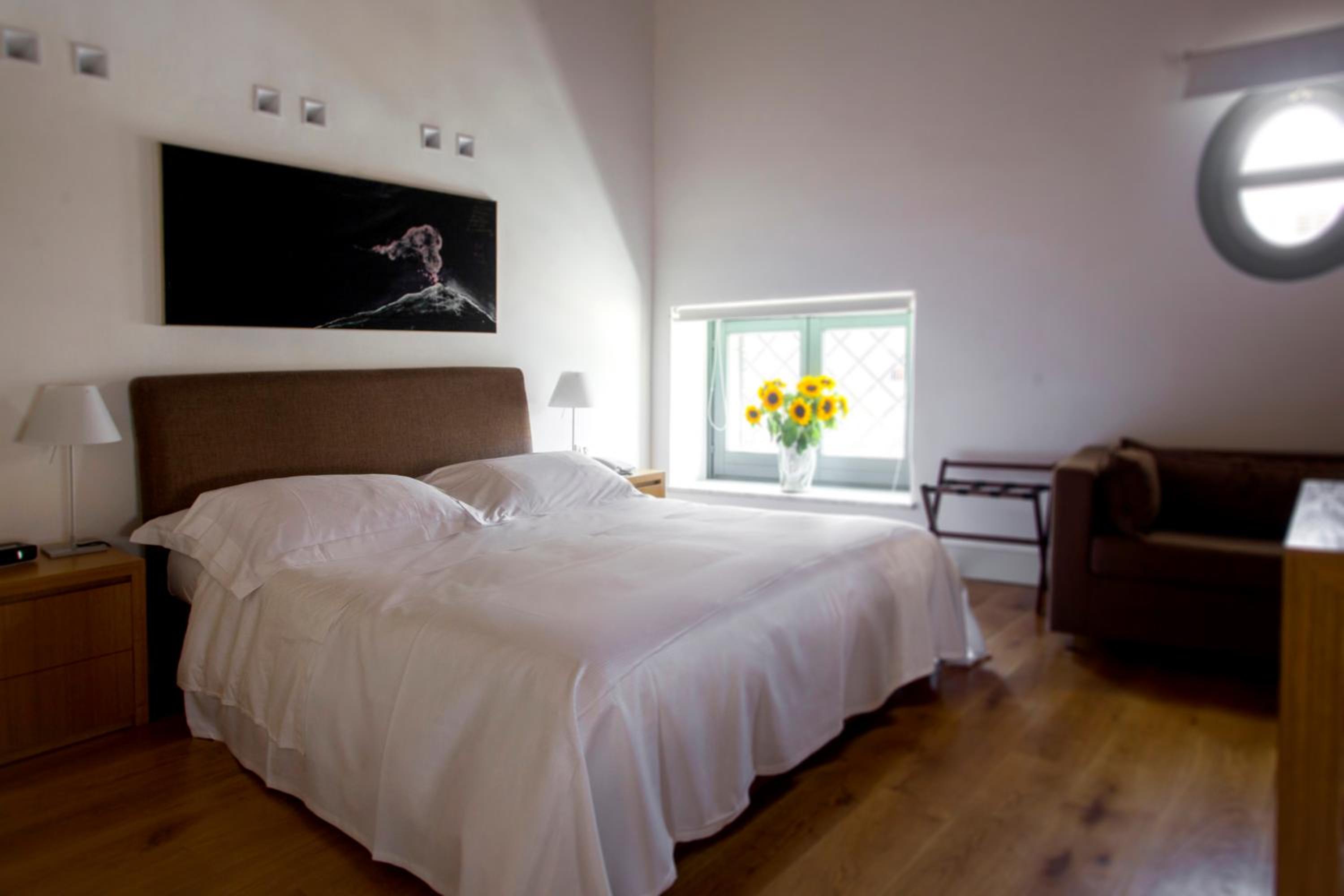 Deluxe Room with Jacuzzi - Photo 3