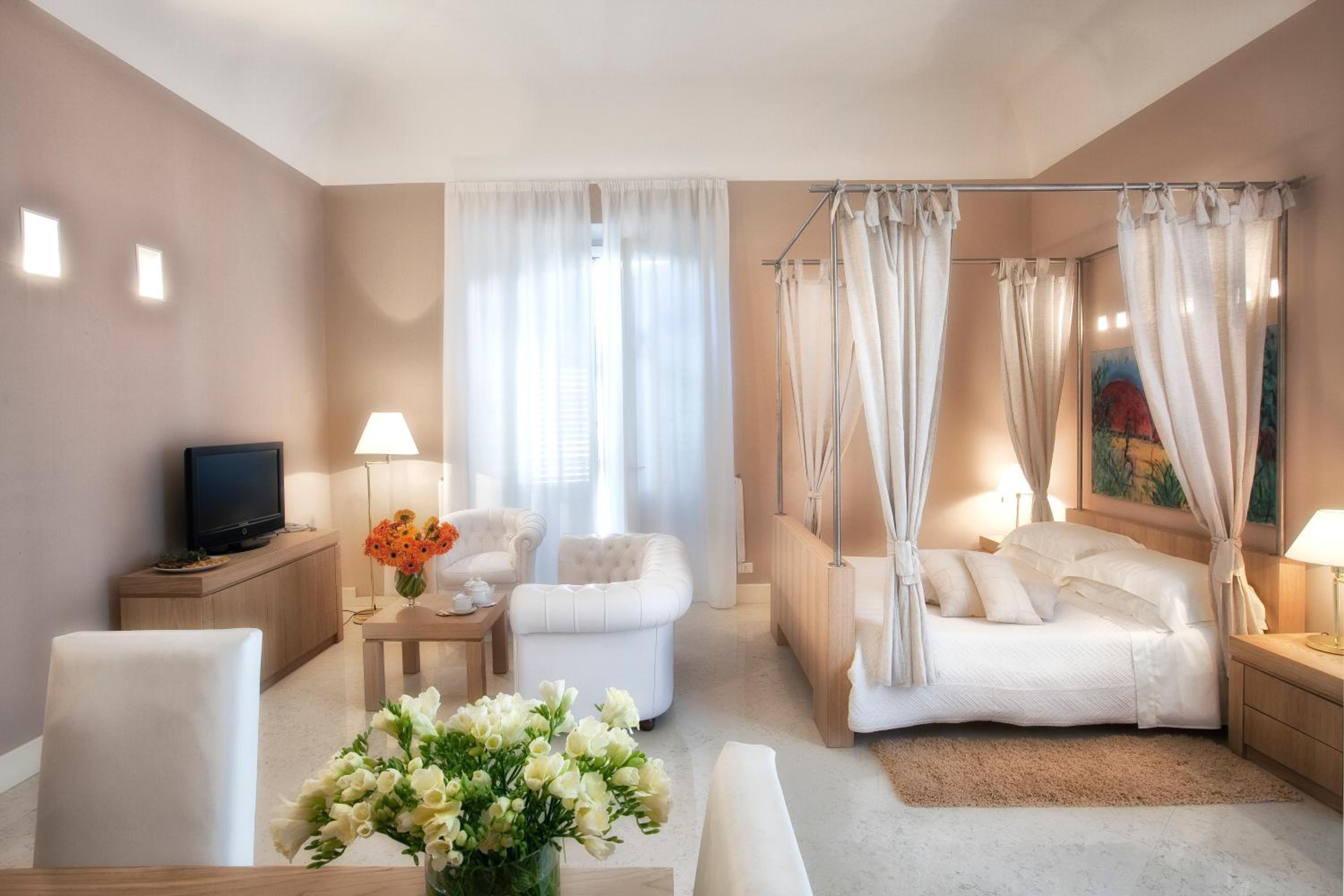 Suite - Photo 8