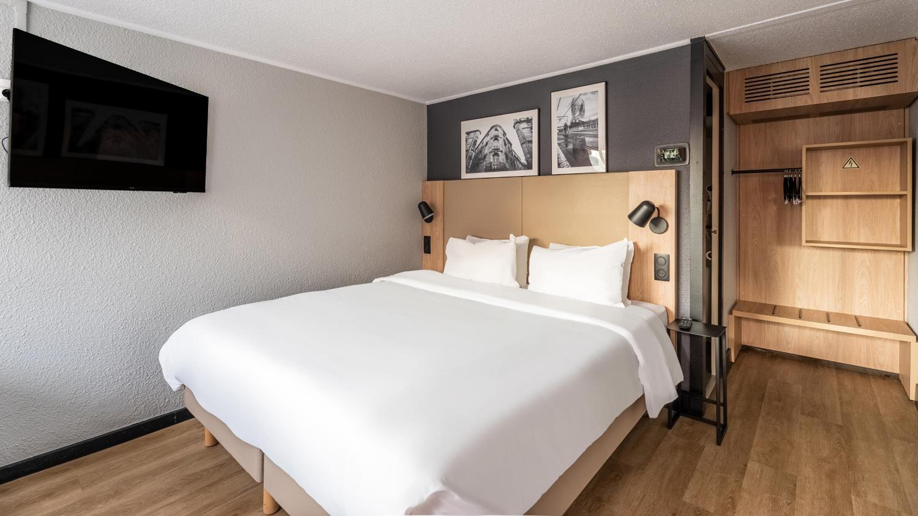 Superior Room - 1 King Bed