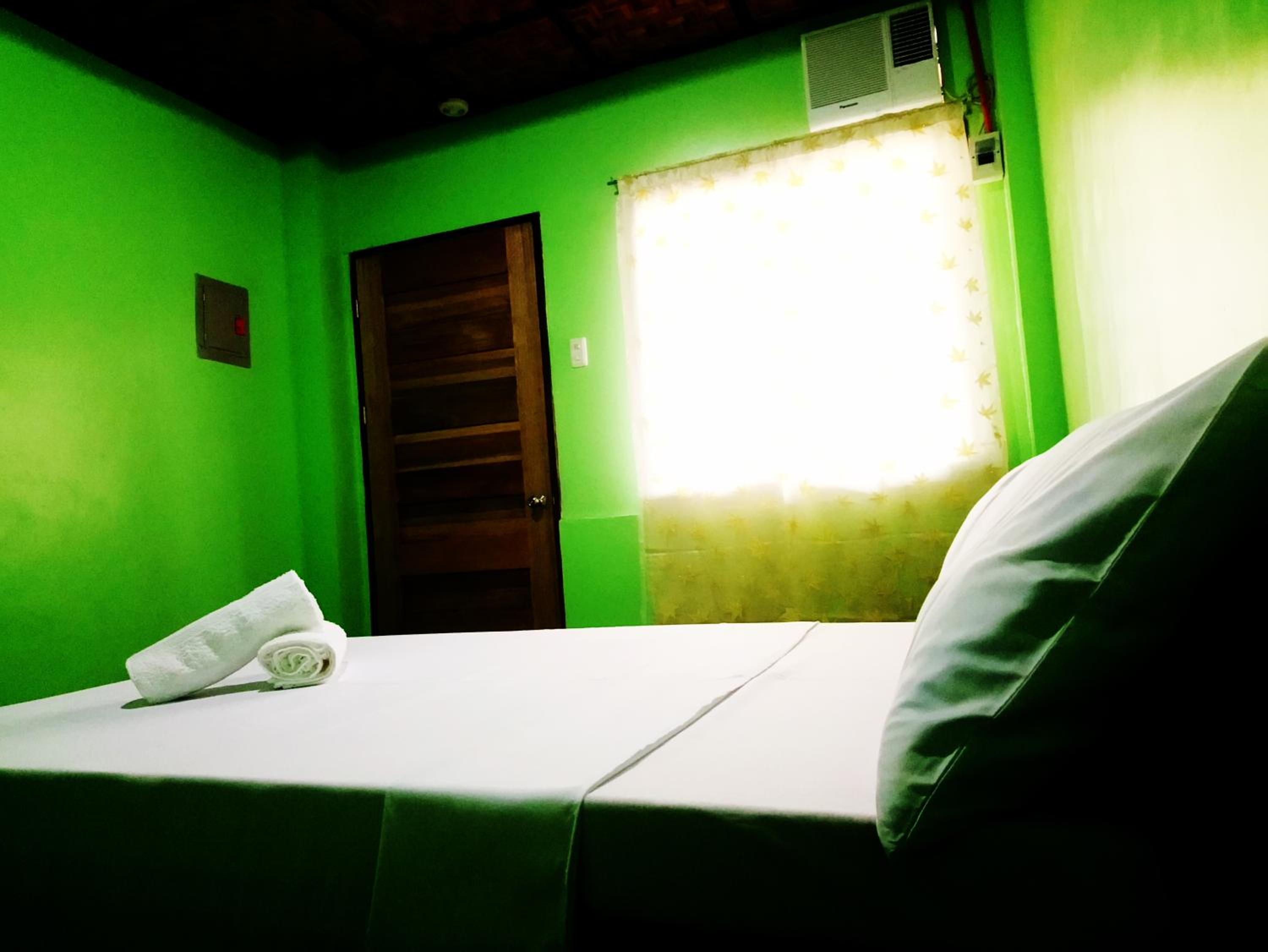 Budget Double Room - Photo 15
