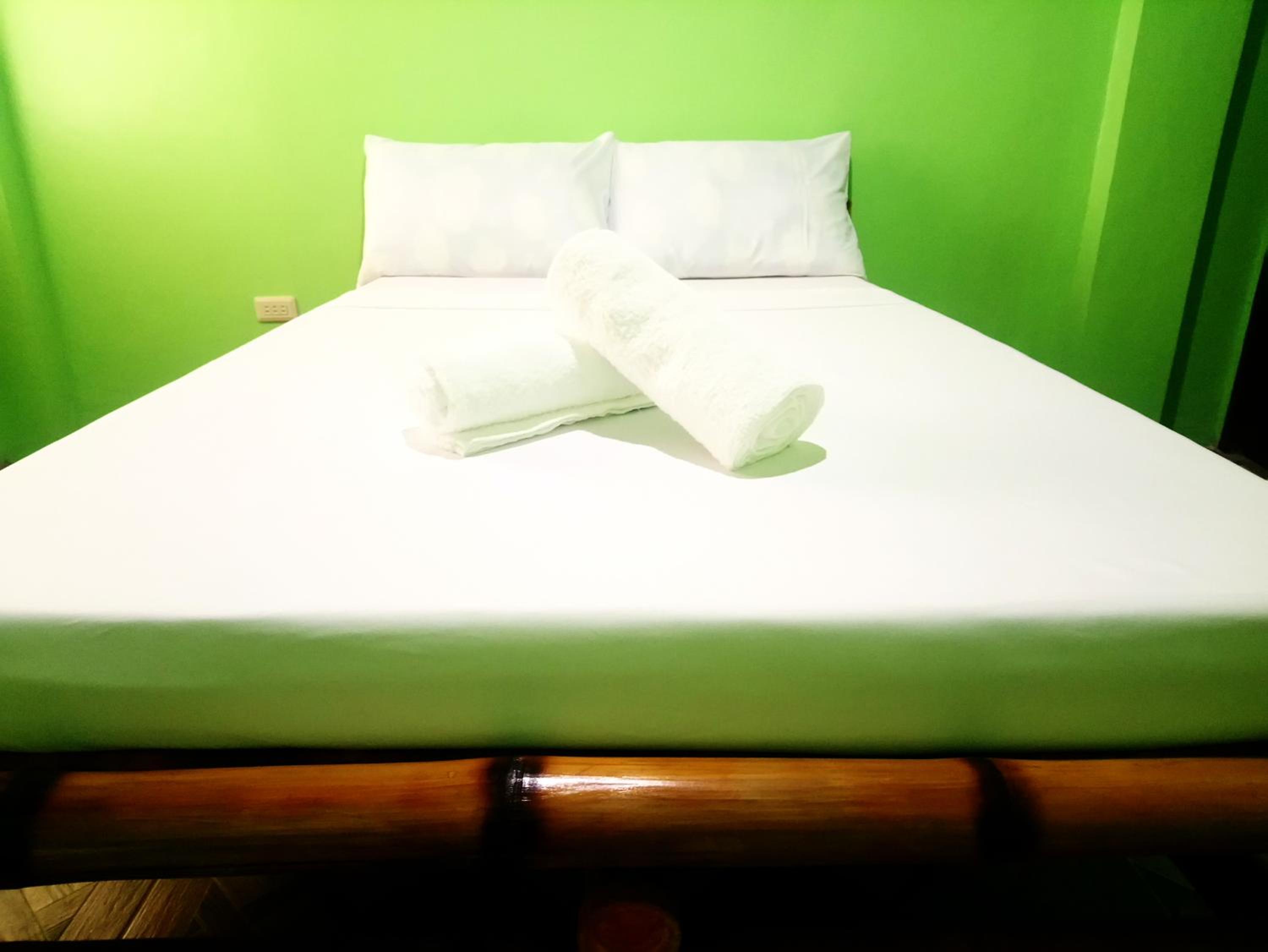Budget Double Room - Photo 21