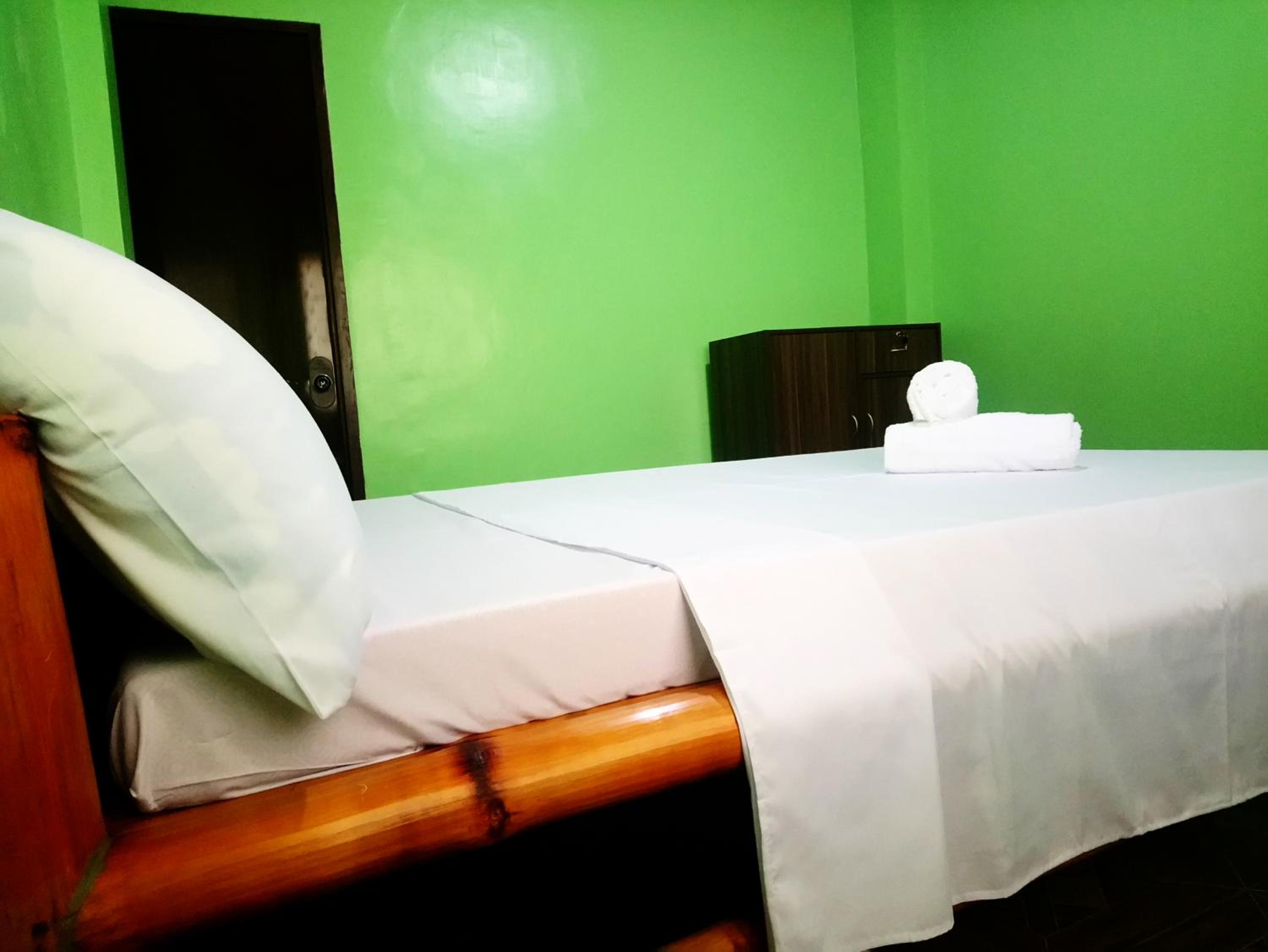 Budget Double Room - Photo 22