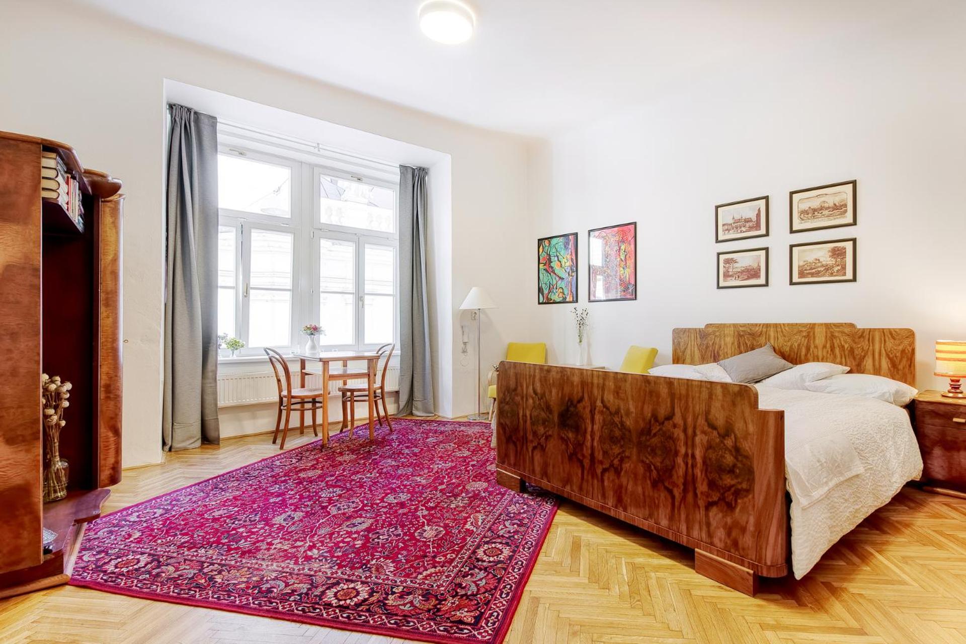 Apartment with Church View