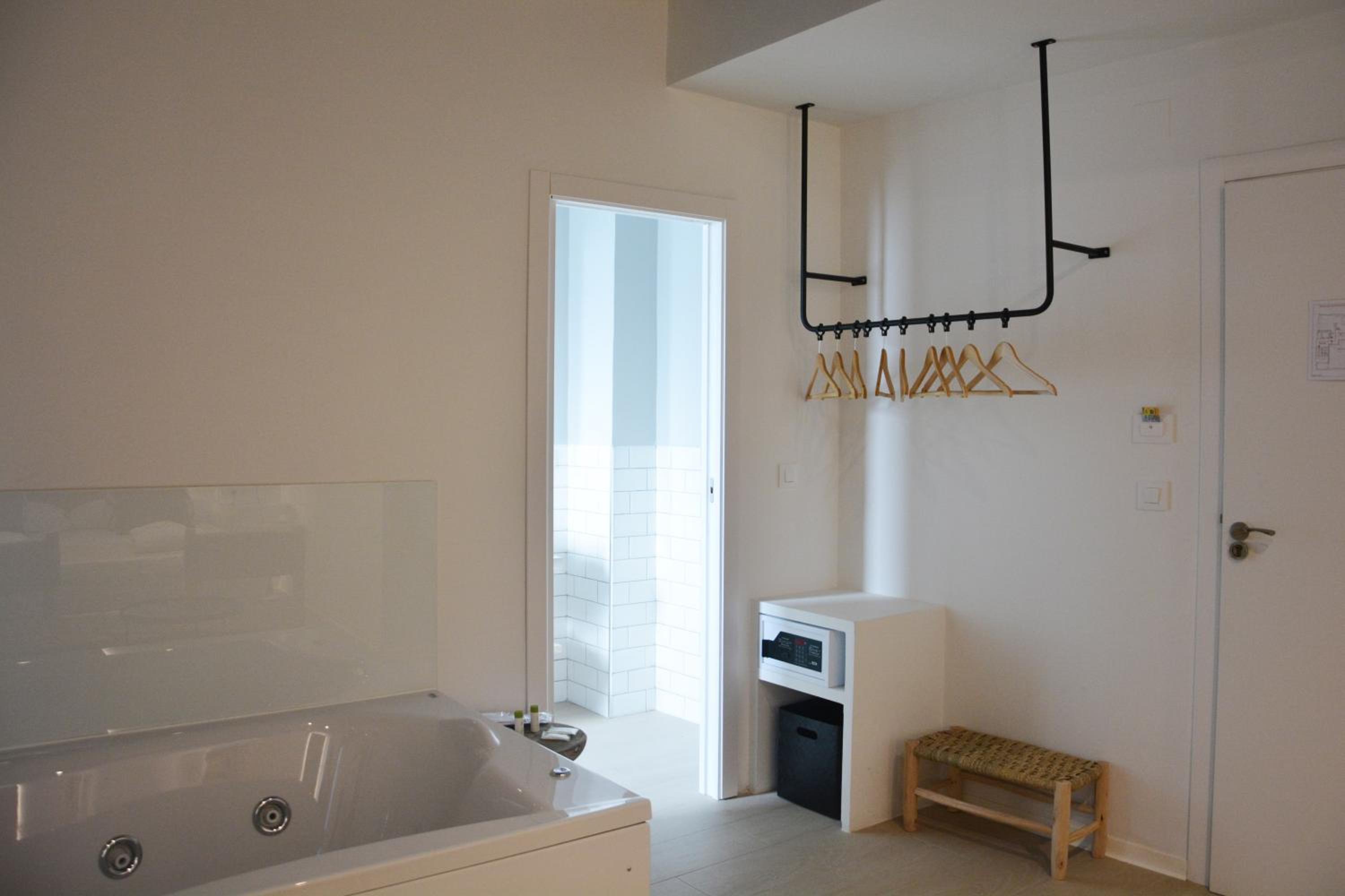 Junior Suite with Spa Bath photo 3