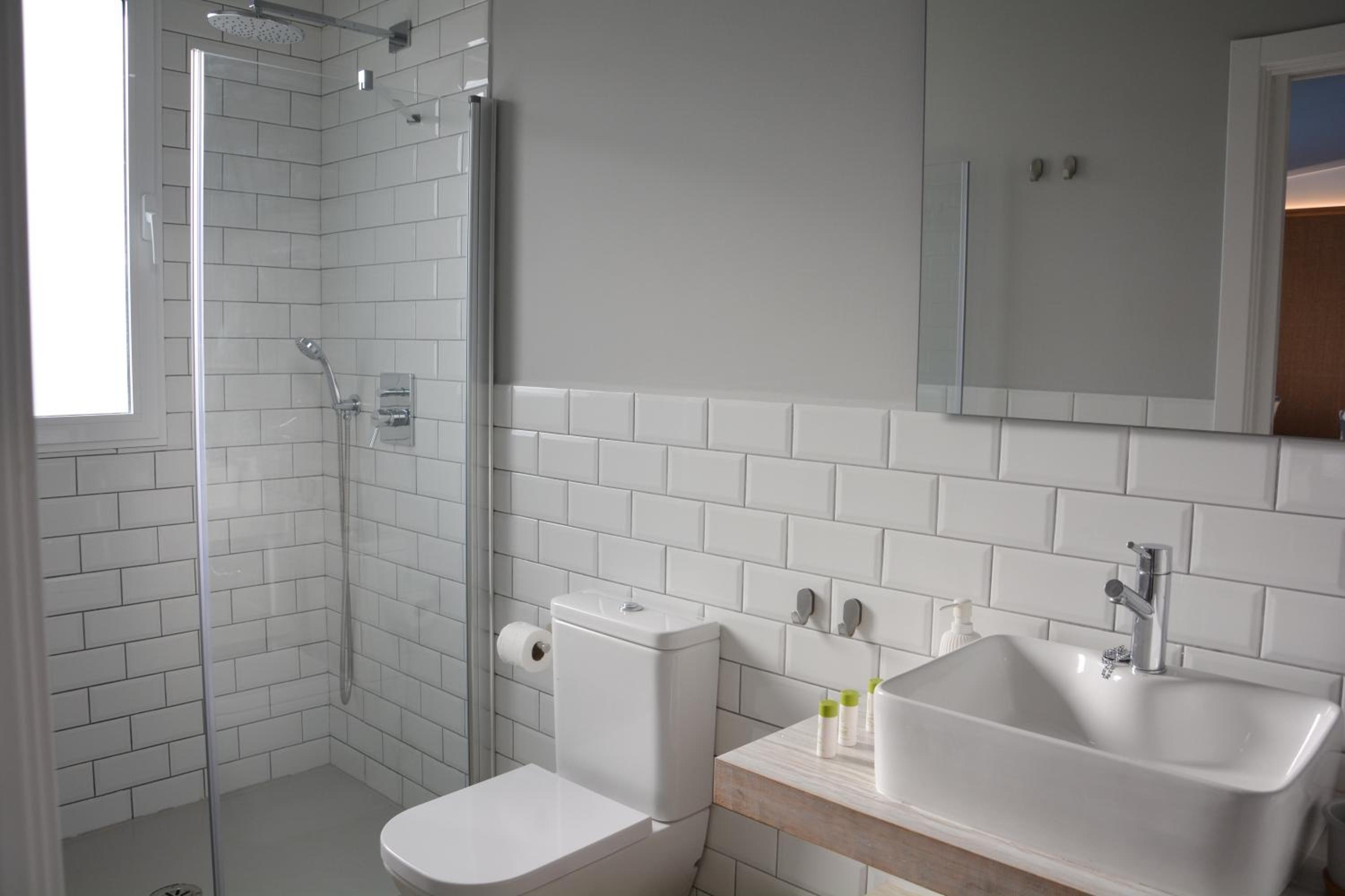 Standard Double or Twin Room - Photo 11