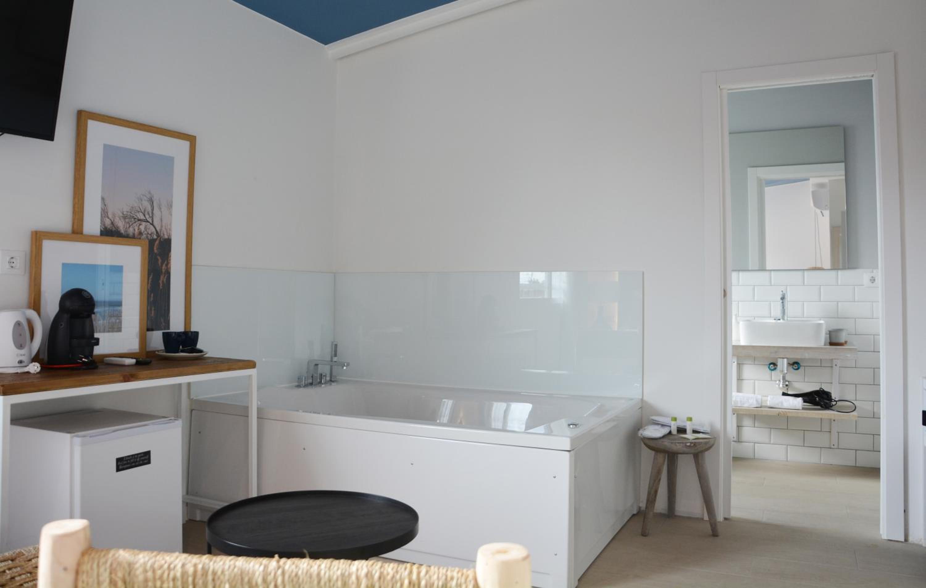 Junior Suite with Spa Bath photo 2