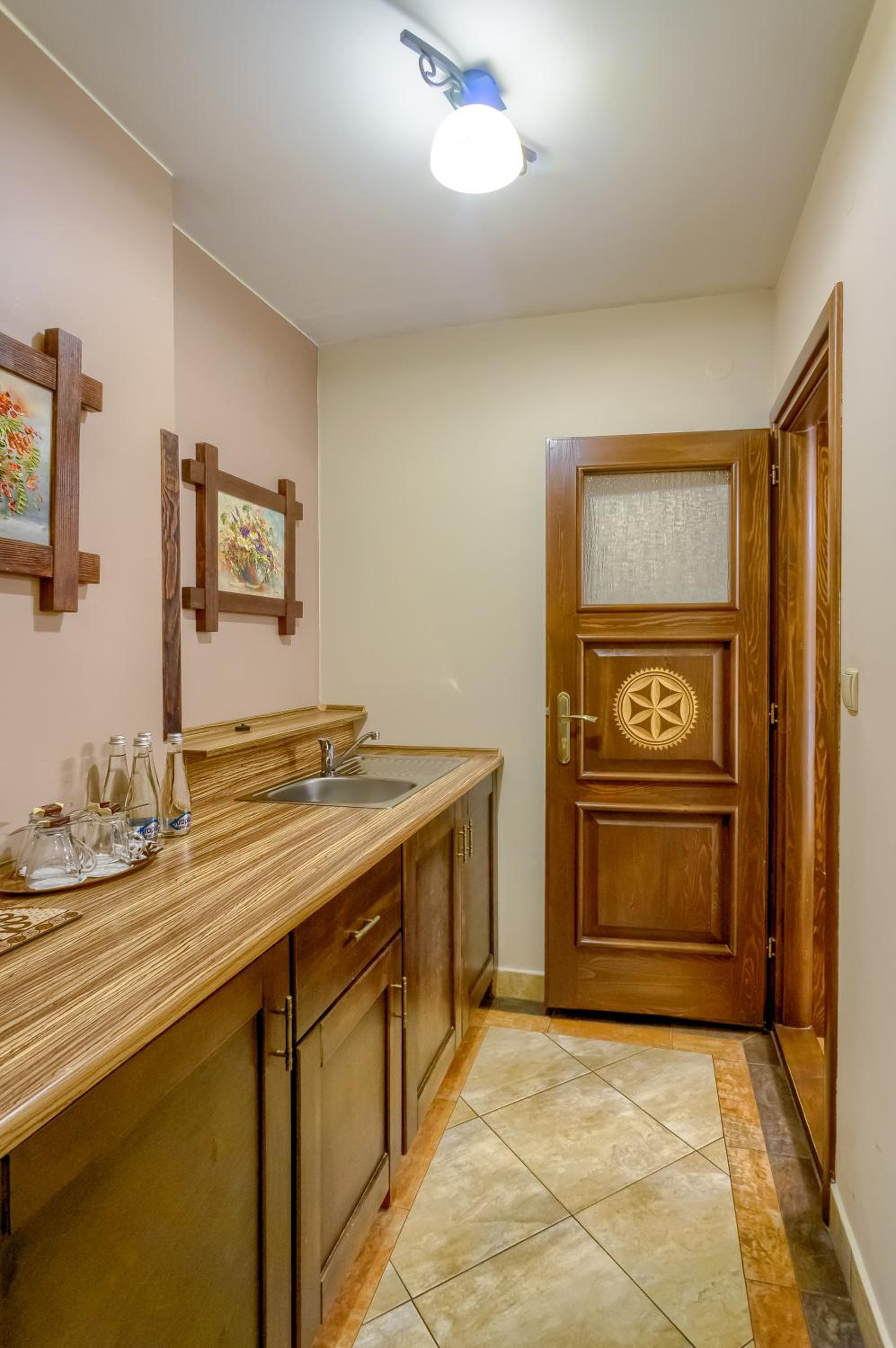 Studio (4 Adults) - Photo 15