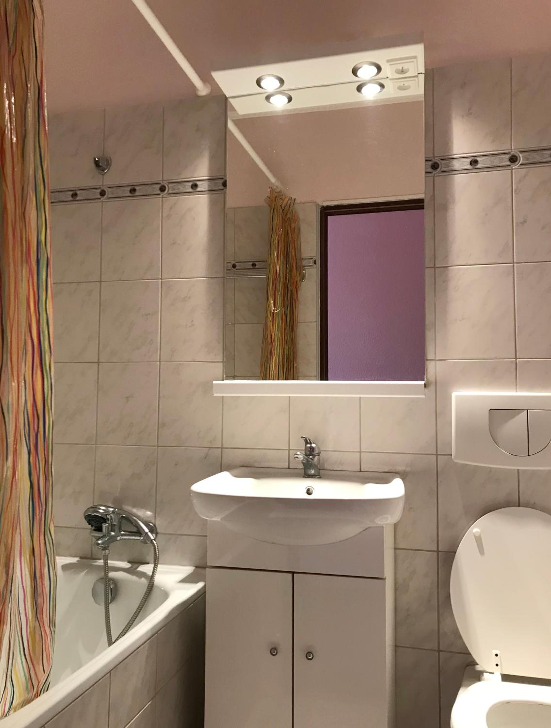 Single Room with Bathroom photo 2