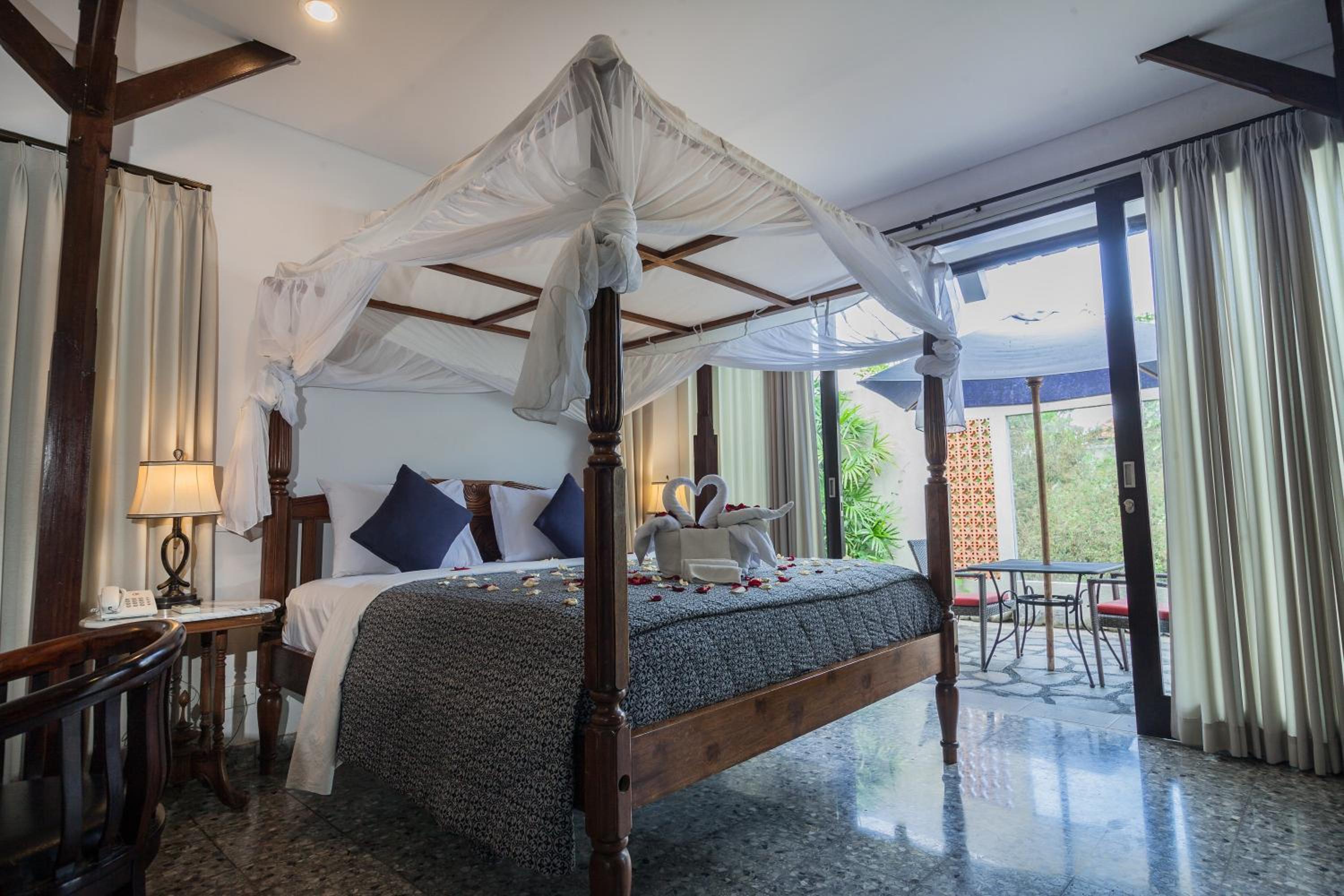 Suite Room with Garden View - Photo 13