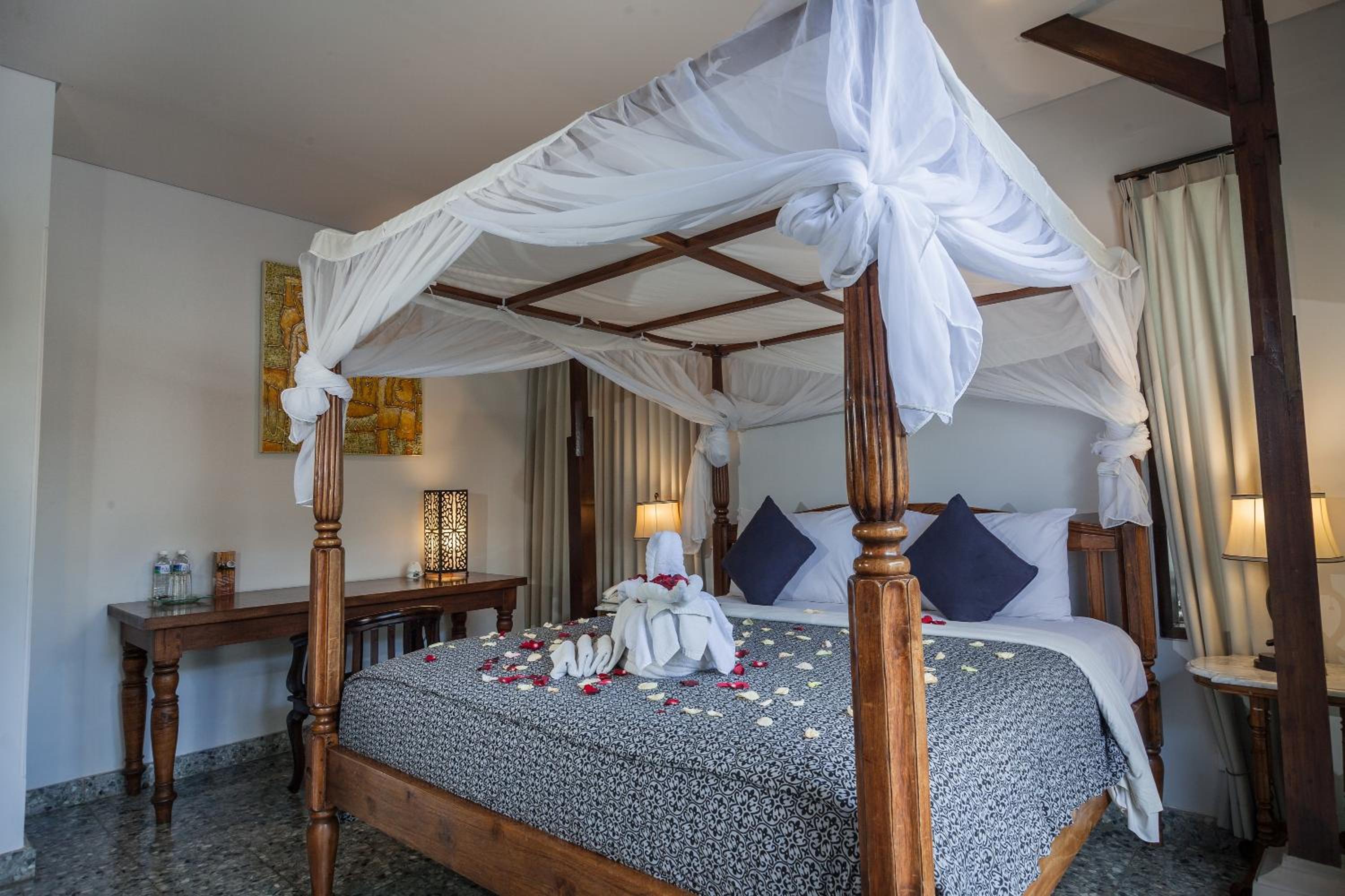 Suite Room with Garden View - Photo 2