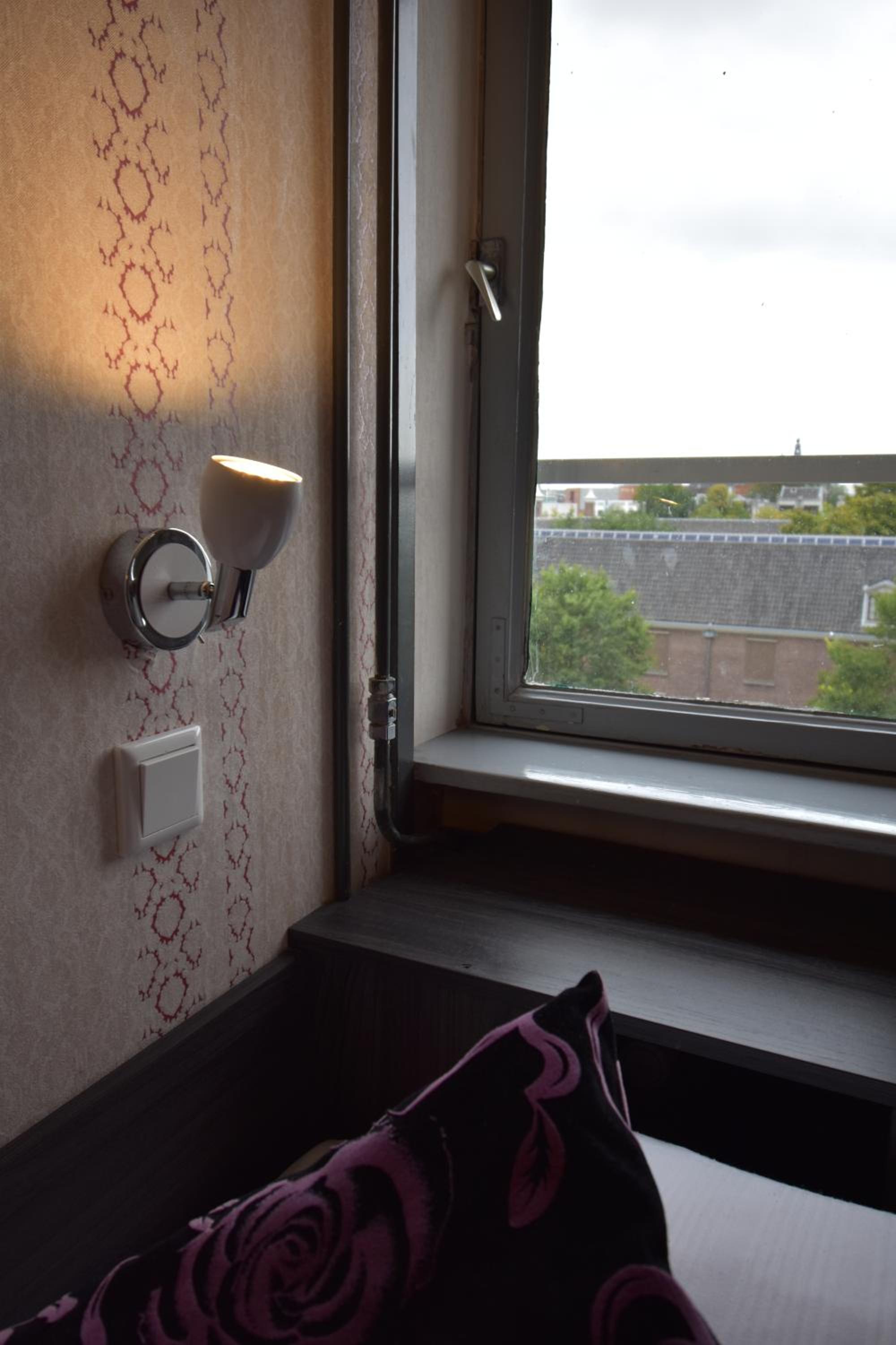 Small Twin Room thumbnail 5