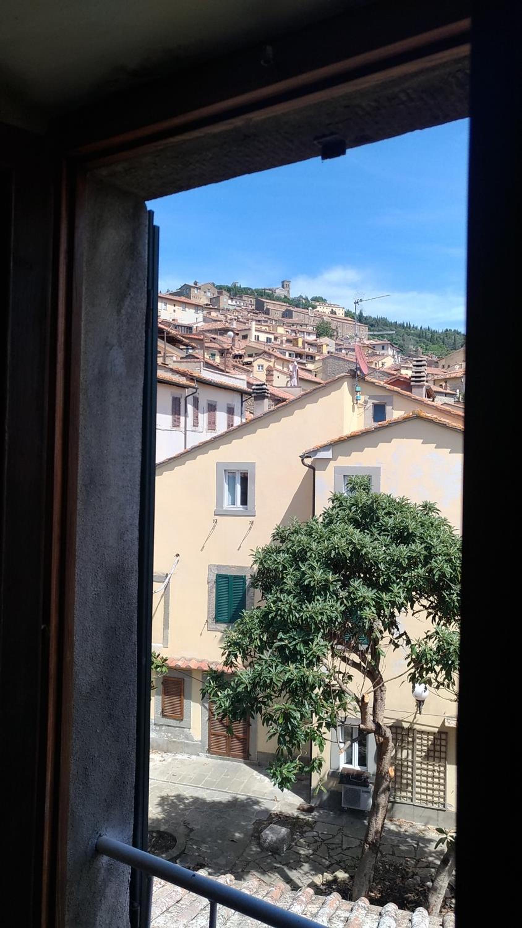 Superior Double Room with City View - Photo 10