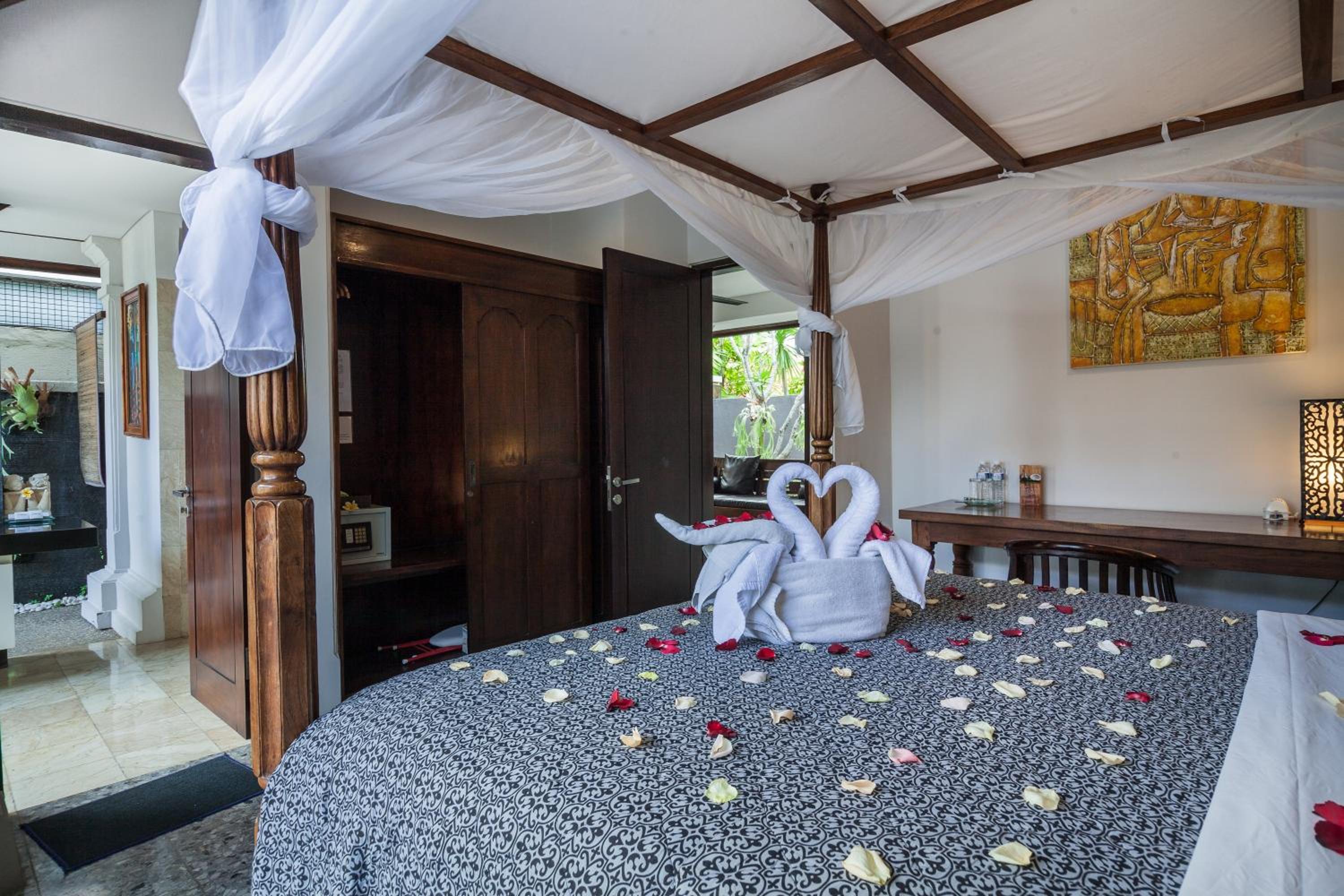 Suite Room with Garden View - Photo 15