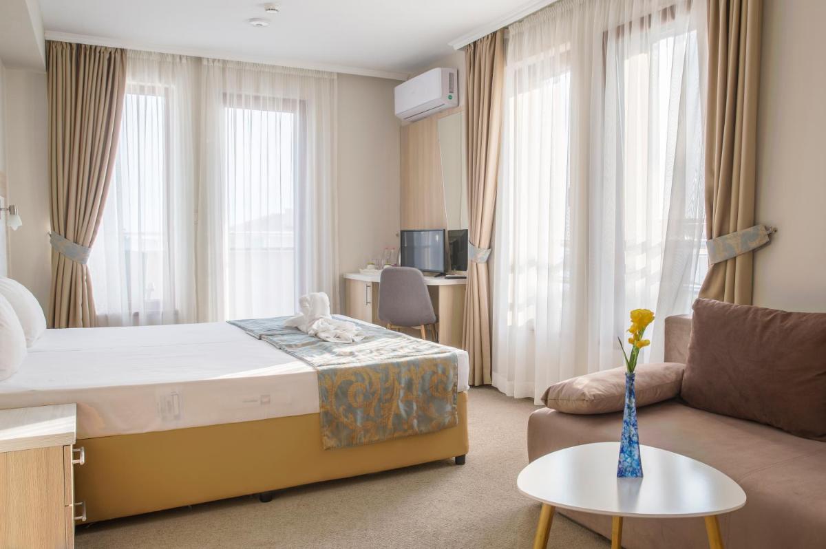 Standard Triple Room with Sea View